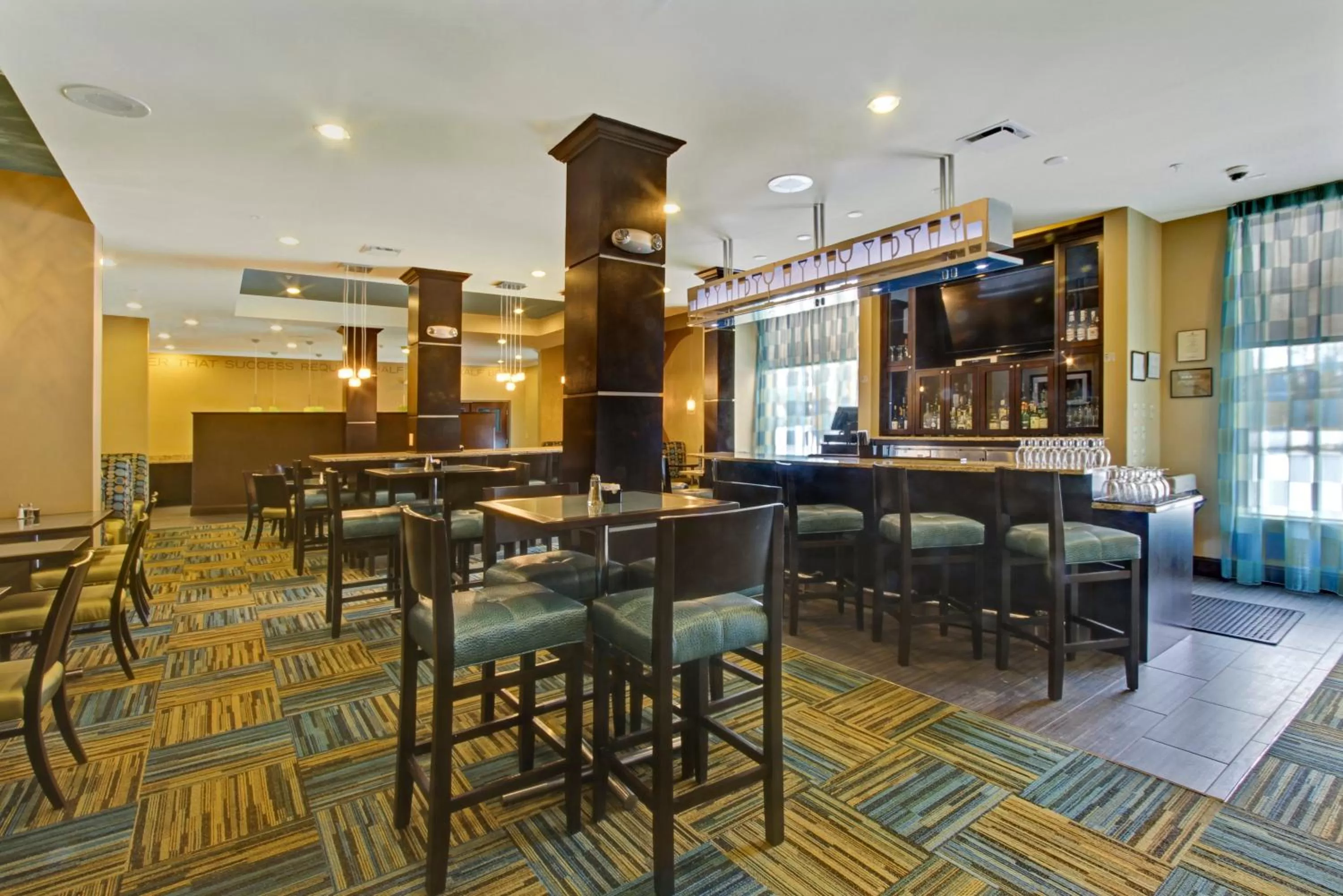 Lounge or bar in Holiday Inn Christiansburg Blacksburg by IHG