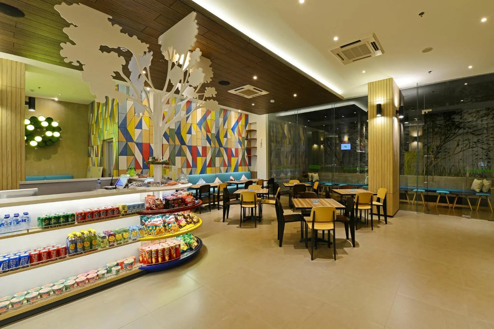 Lounge or bar in POP! Hotel Pasar Baru Jakarta