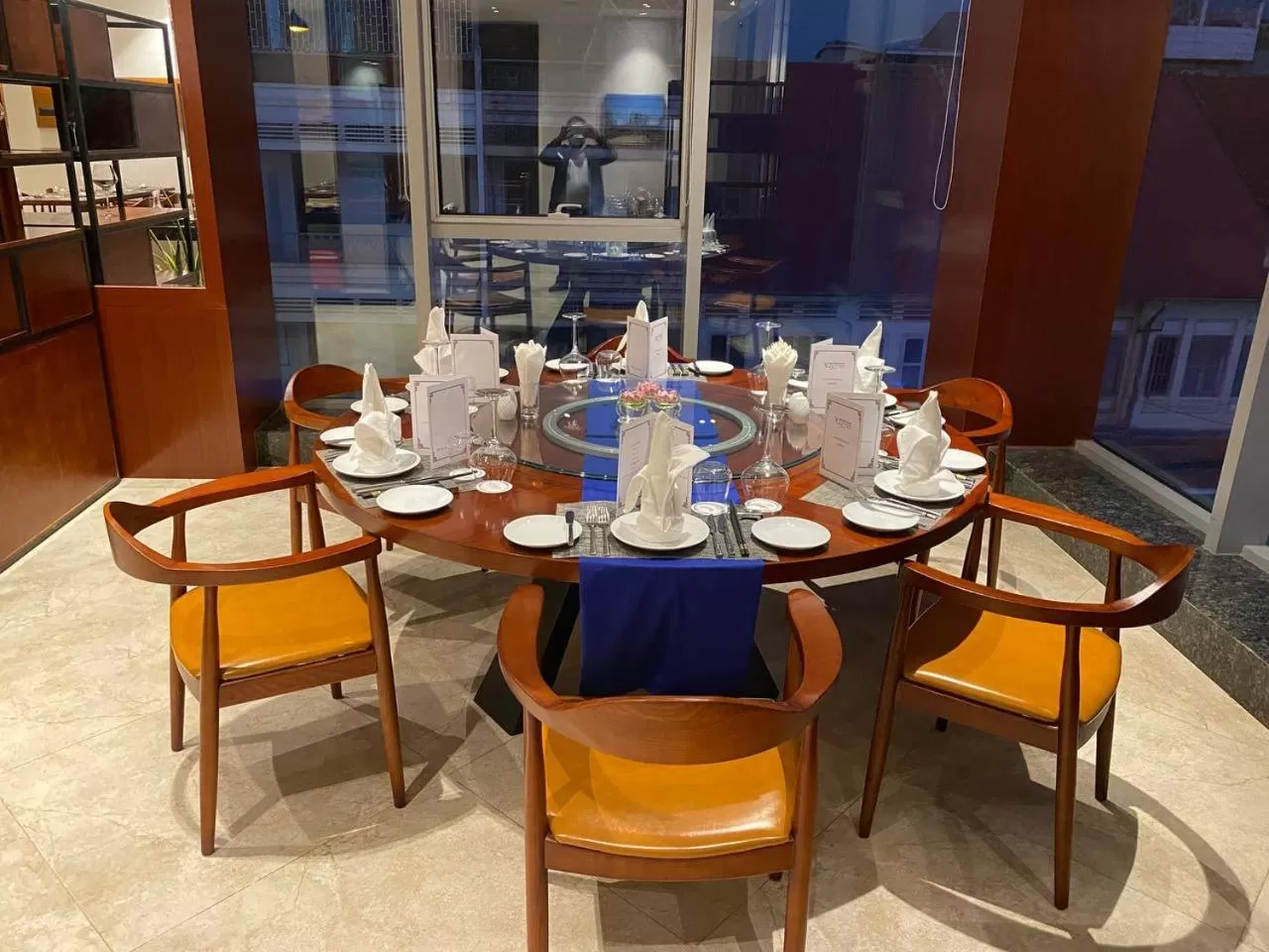 Restaurant/places to eat in V V Hotel Battambang