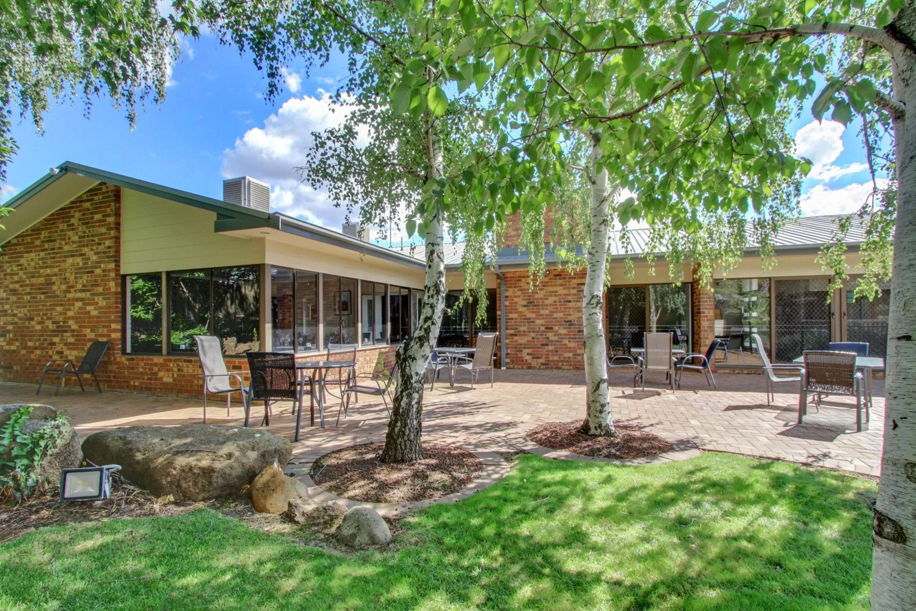 Restaurant/places to eat in Thunderbird Motel Yass