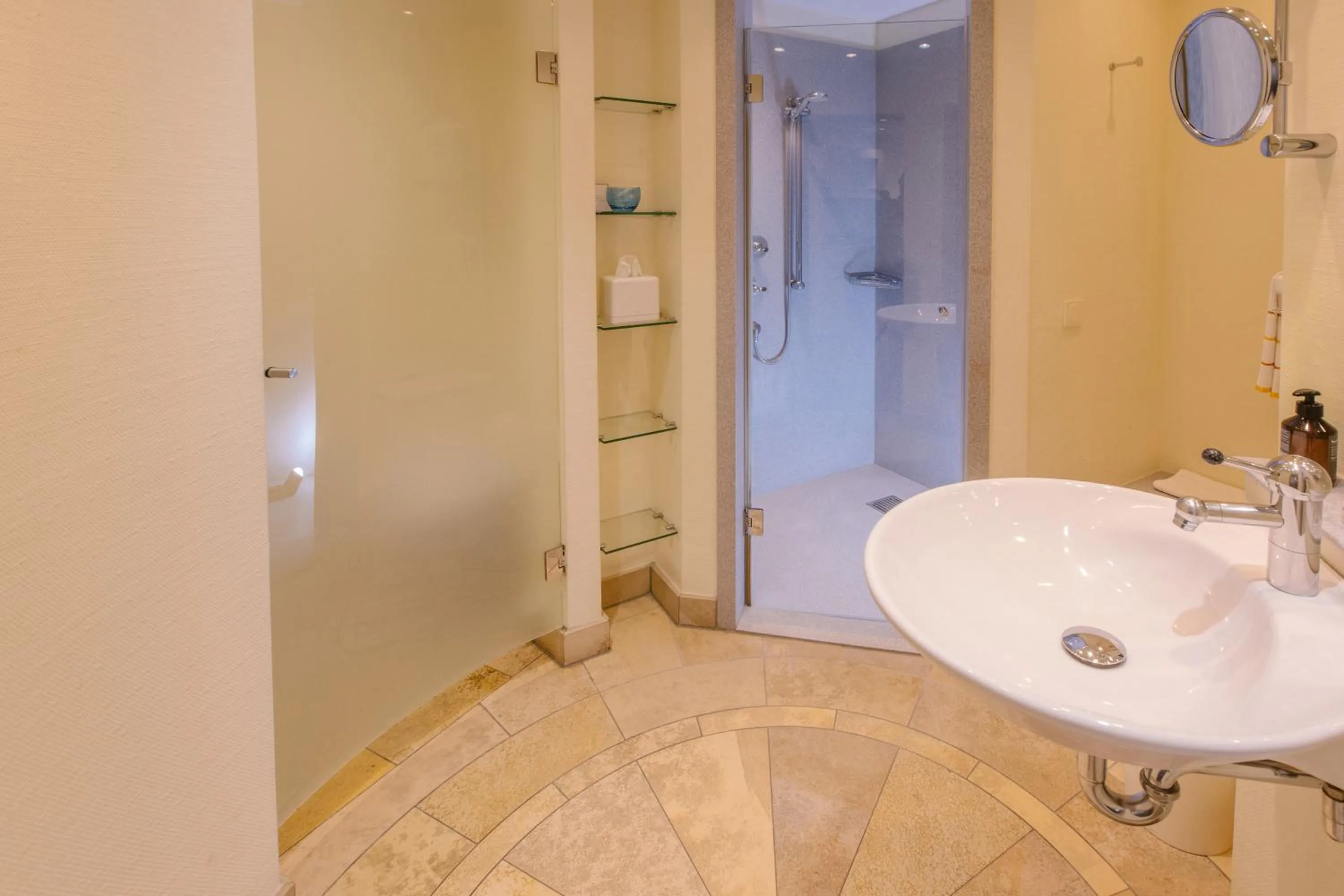 Shower in Hotel Gasthaus Rottner