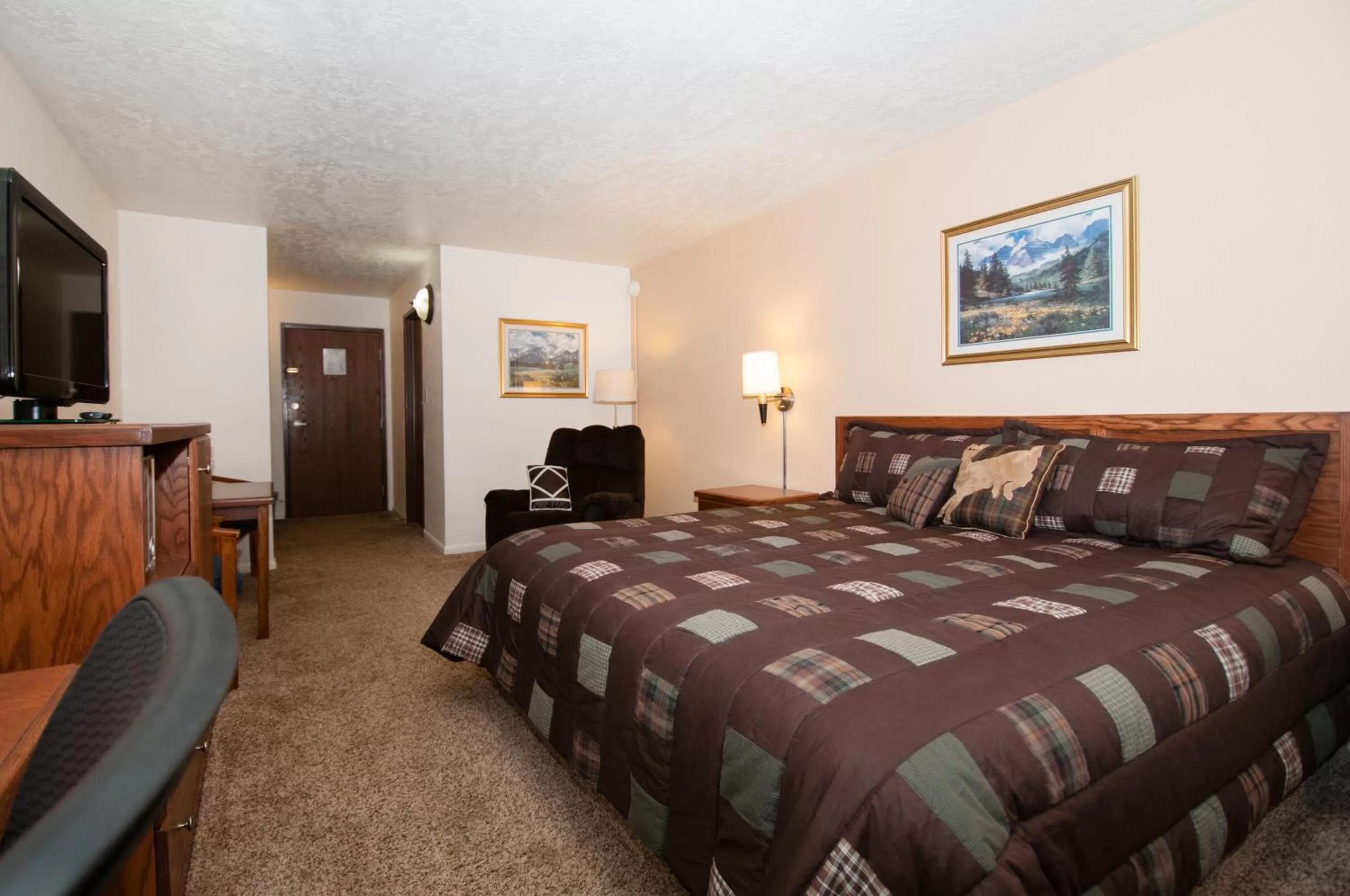 Photo of the whole room, Bed in Venture Inn