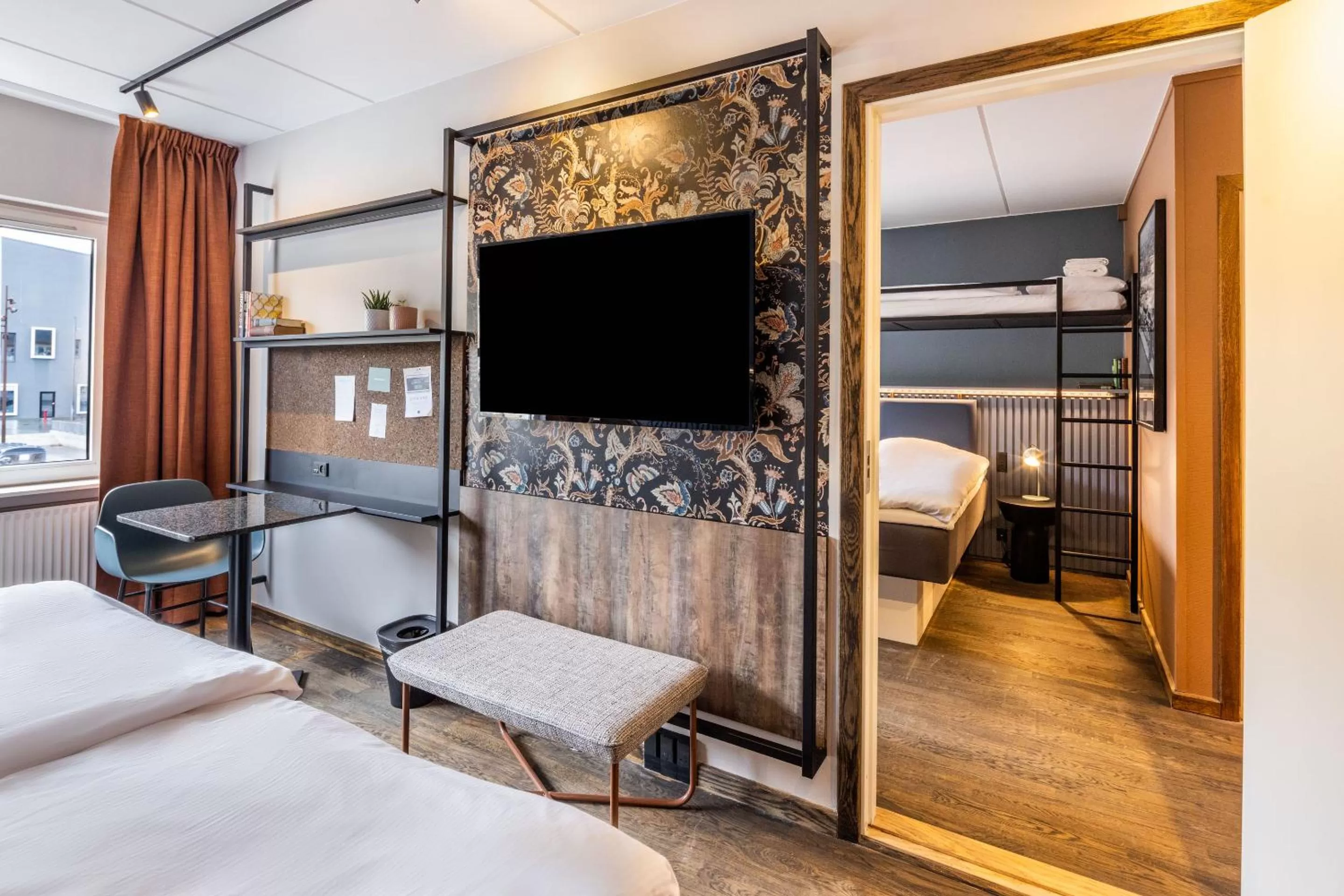 Photo of the whole room, Bed in Pier 5 Hotel