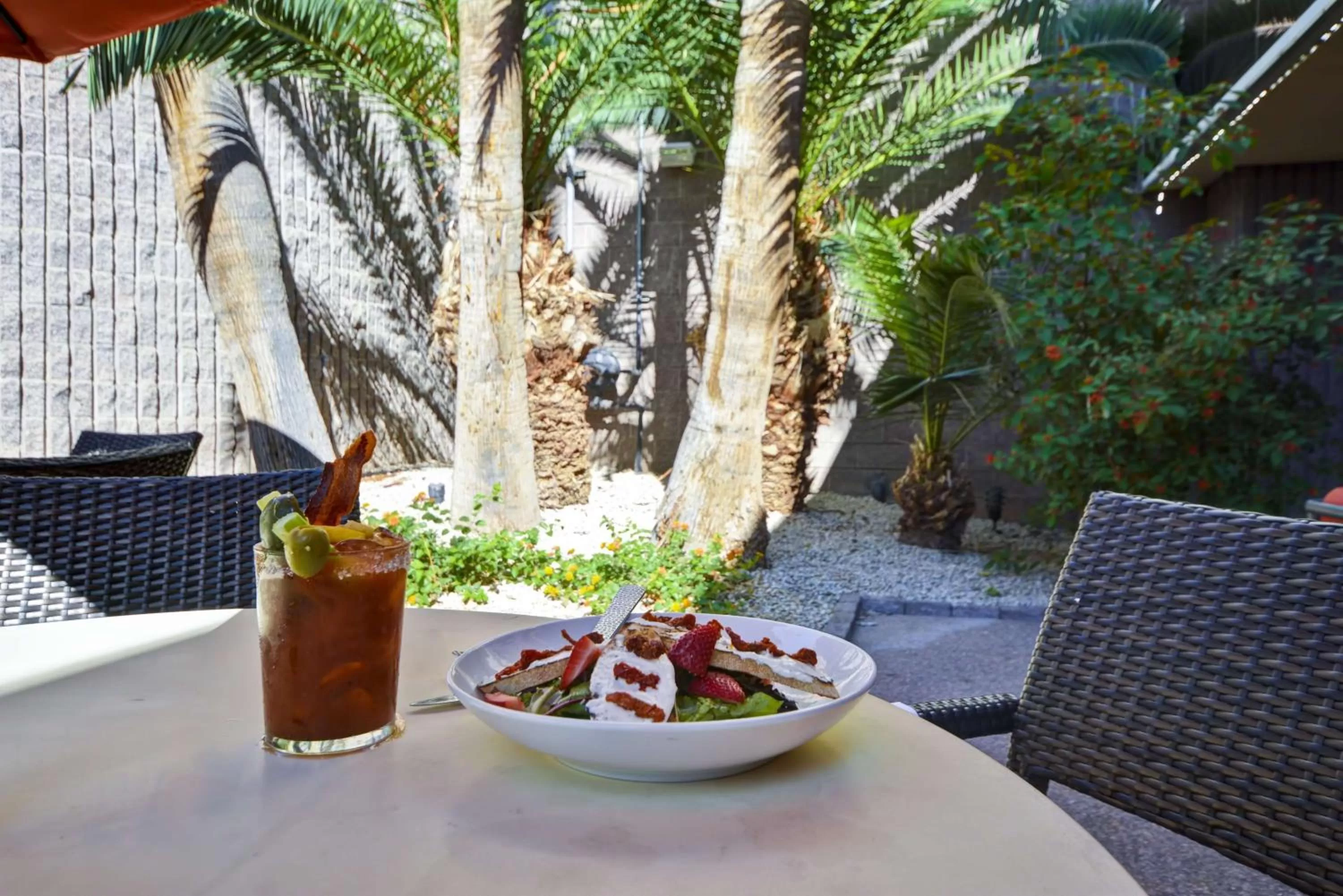 Restaurant/places to eat in DoubleTree by Hilton Phoenix North