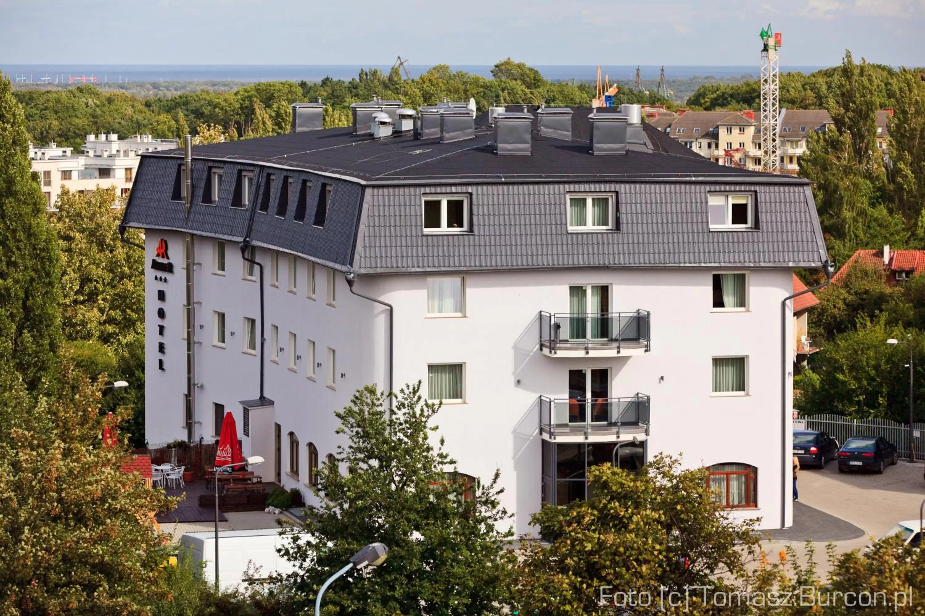 Facade/entrance in Amber Hotel