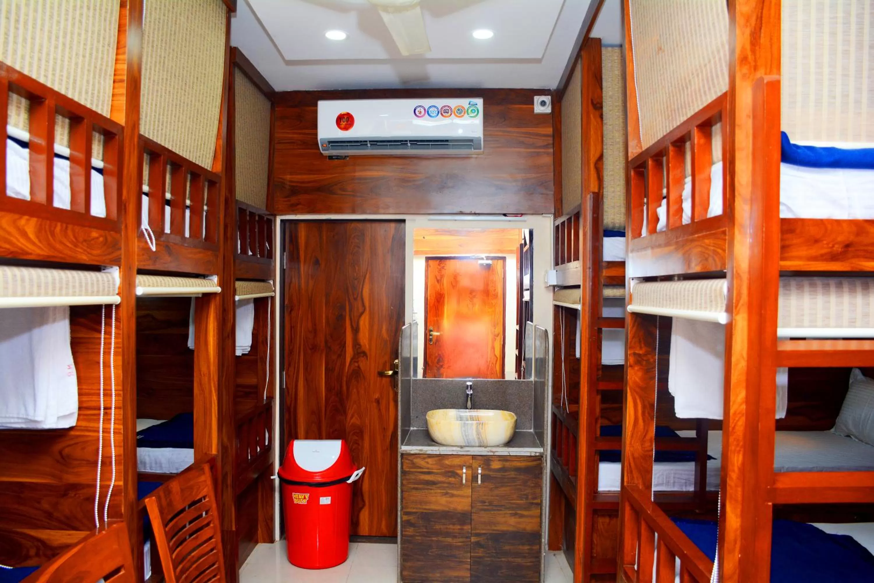 Bed in Hotel Nest N Rest - Mumbai