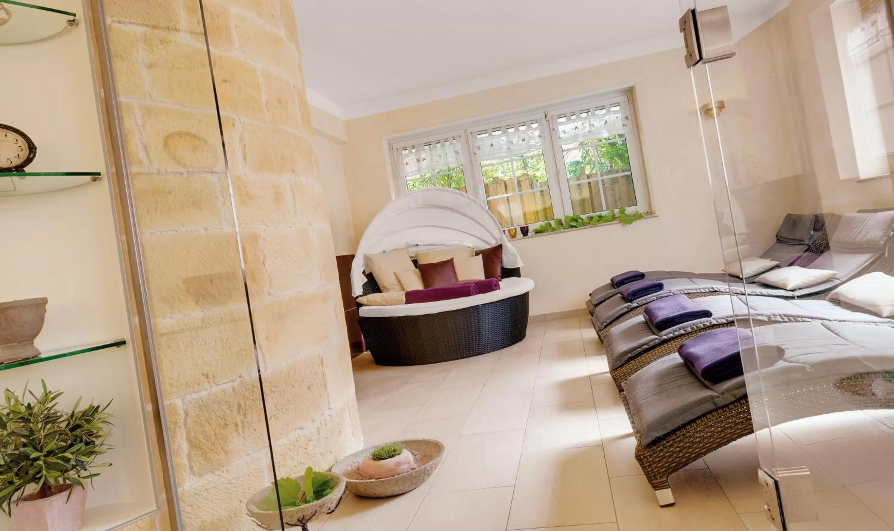 Sauna, Bed in Pfalzhotel Asselheim