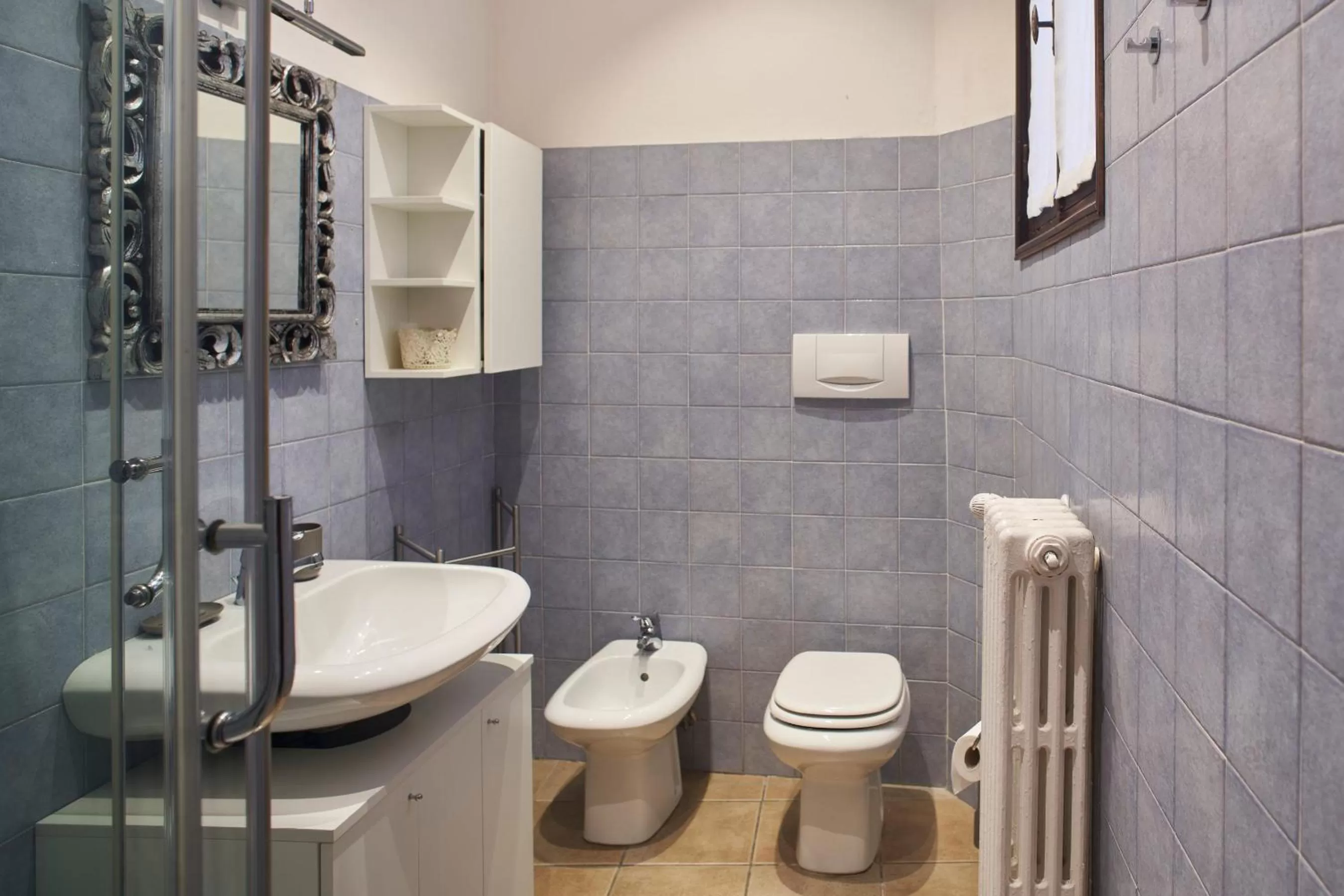 Bathroom in Palazzo del Magnifico B&B