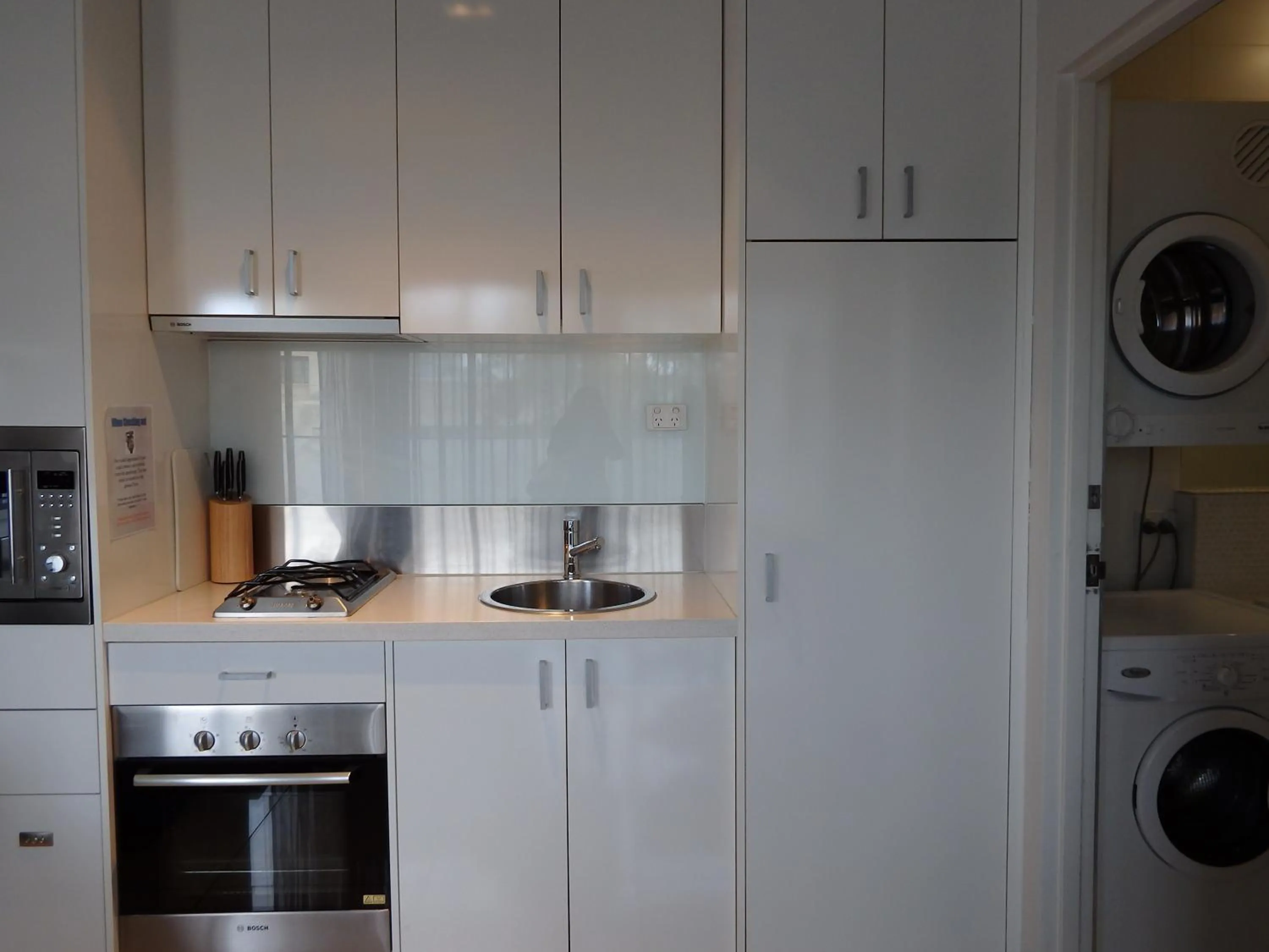 Kitchen or kitchenette in Hiigh Apartments