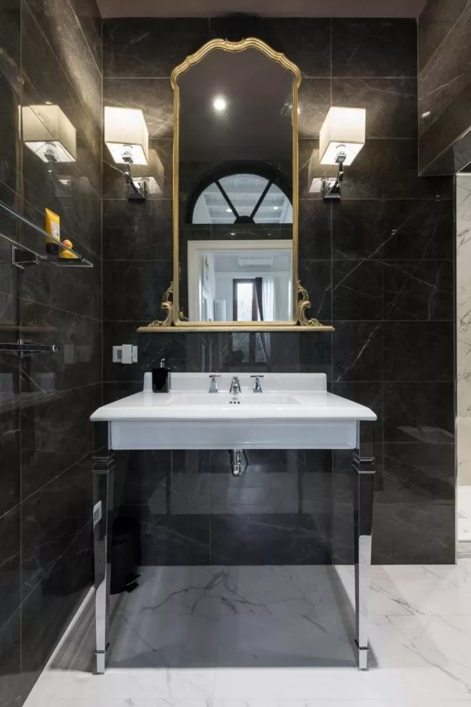 Bathroom in Borgo Pinti Suites Le Stanze dei Nobili