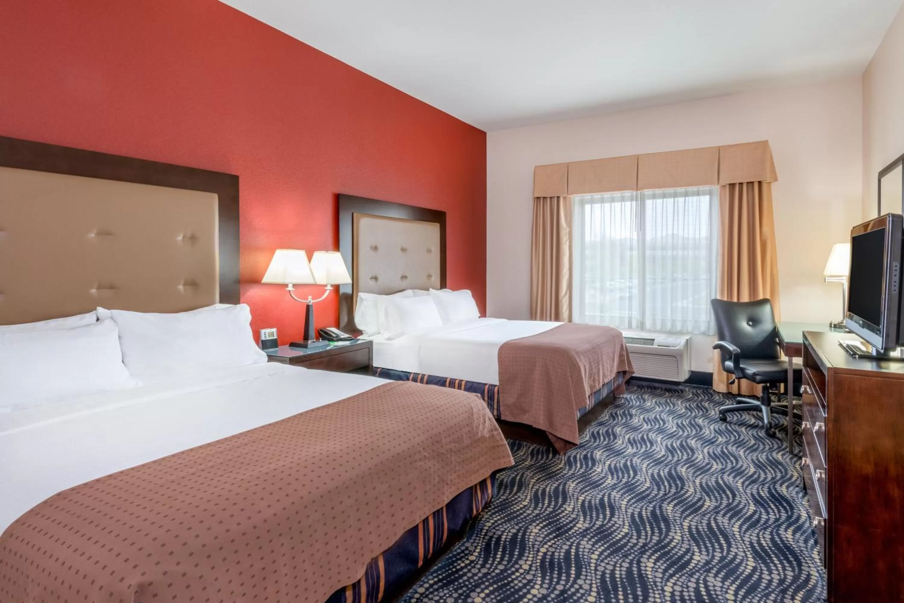 Photo of the whole room, Bed in Holiday Inn Hotel & Suites Grand Junction-Airport by IHG