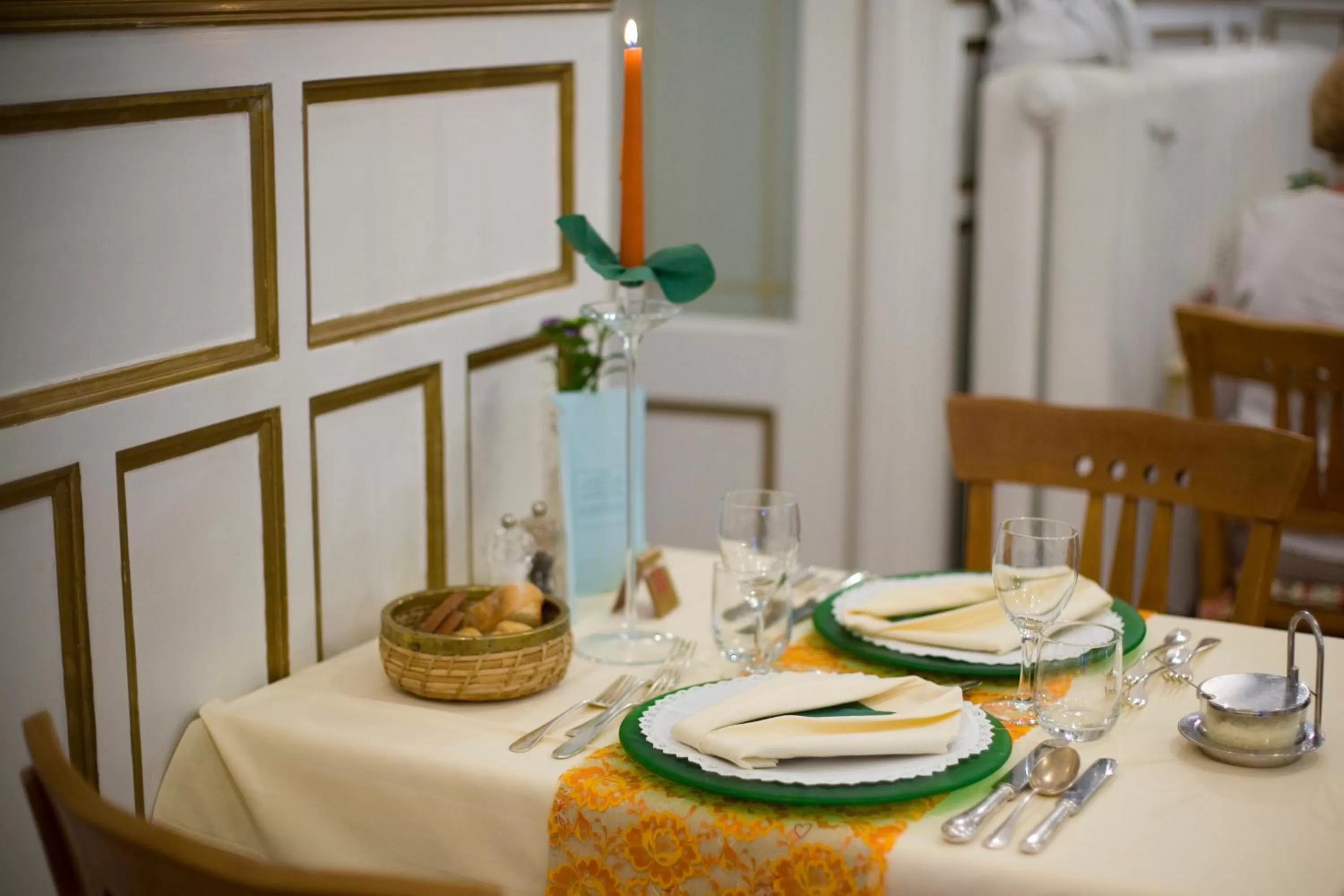 Restaurant/places to eat in Hotel Villa Westend