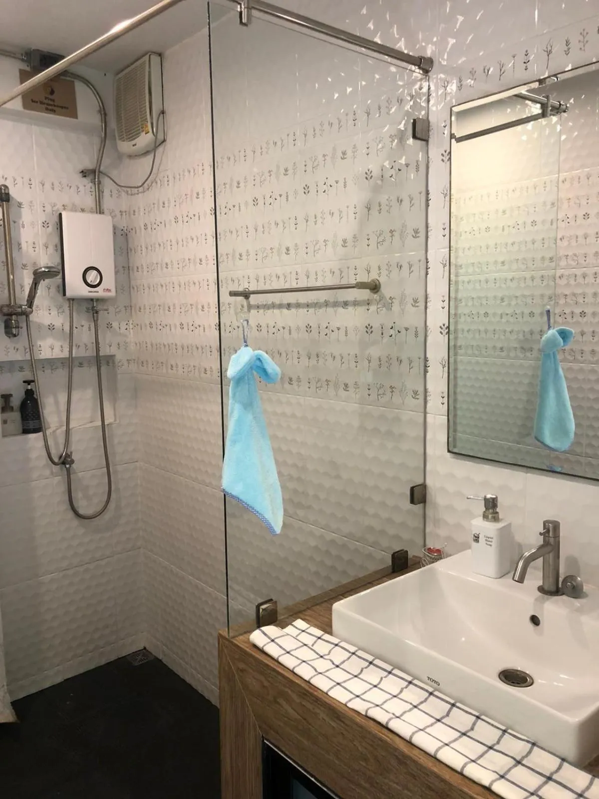 Bathroom in Baan Lung Poshtel