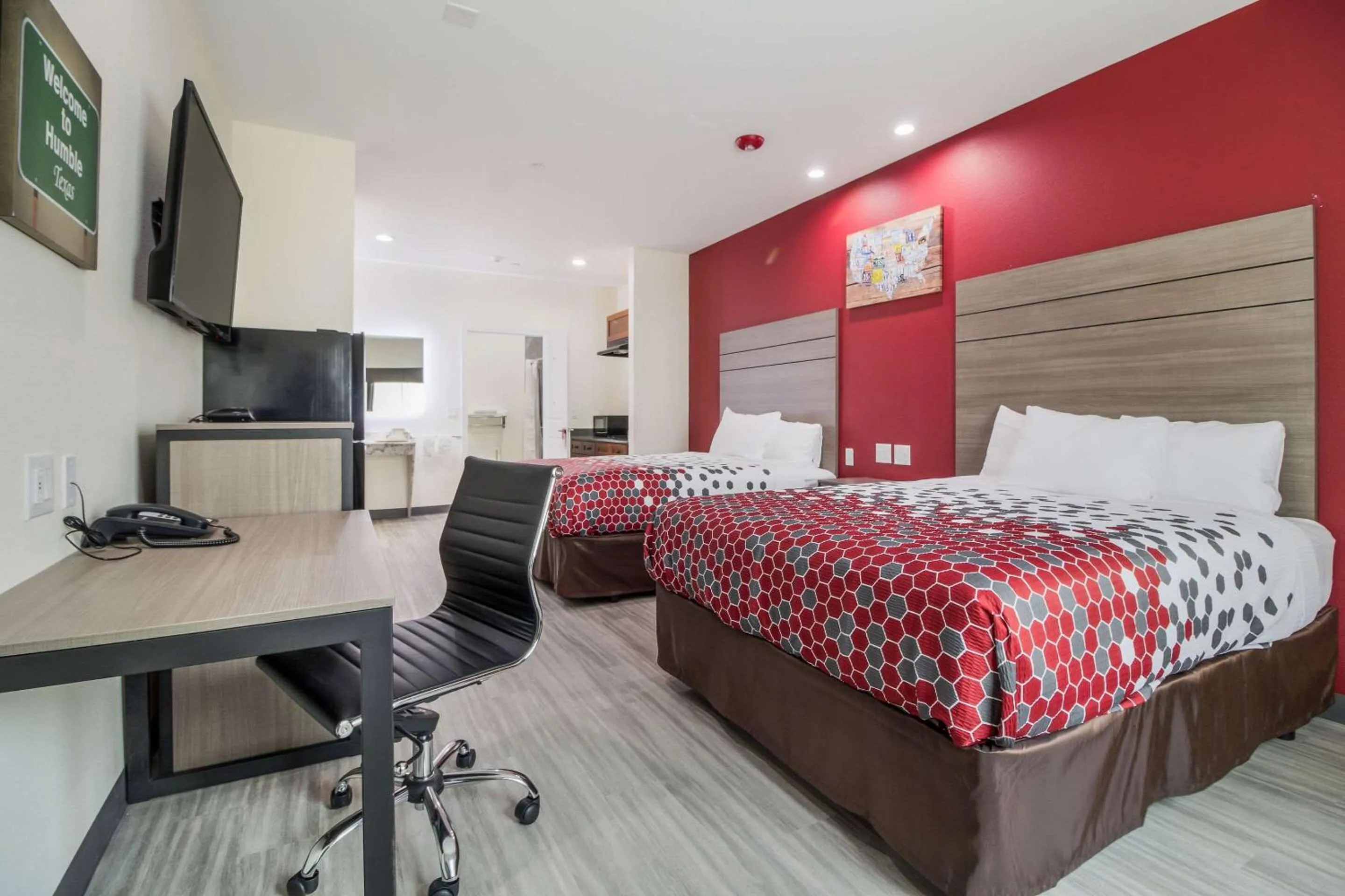 Photo of the whole room, Bed in Regency Inn & Suites Humble FM1960 - IAH Airport