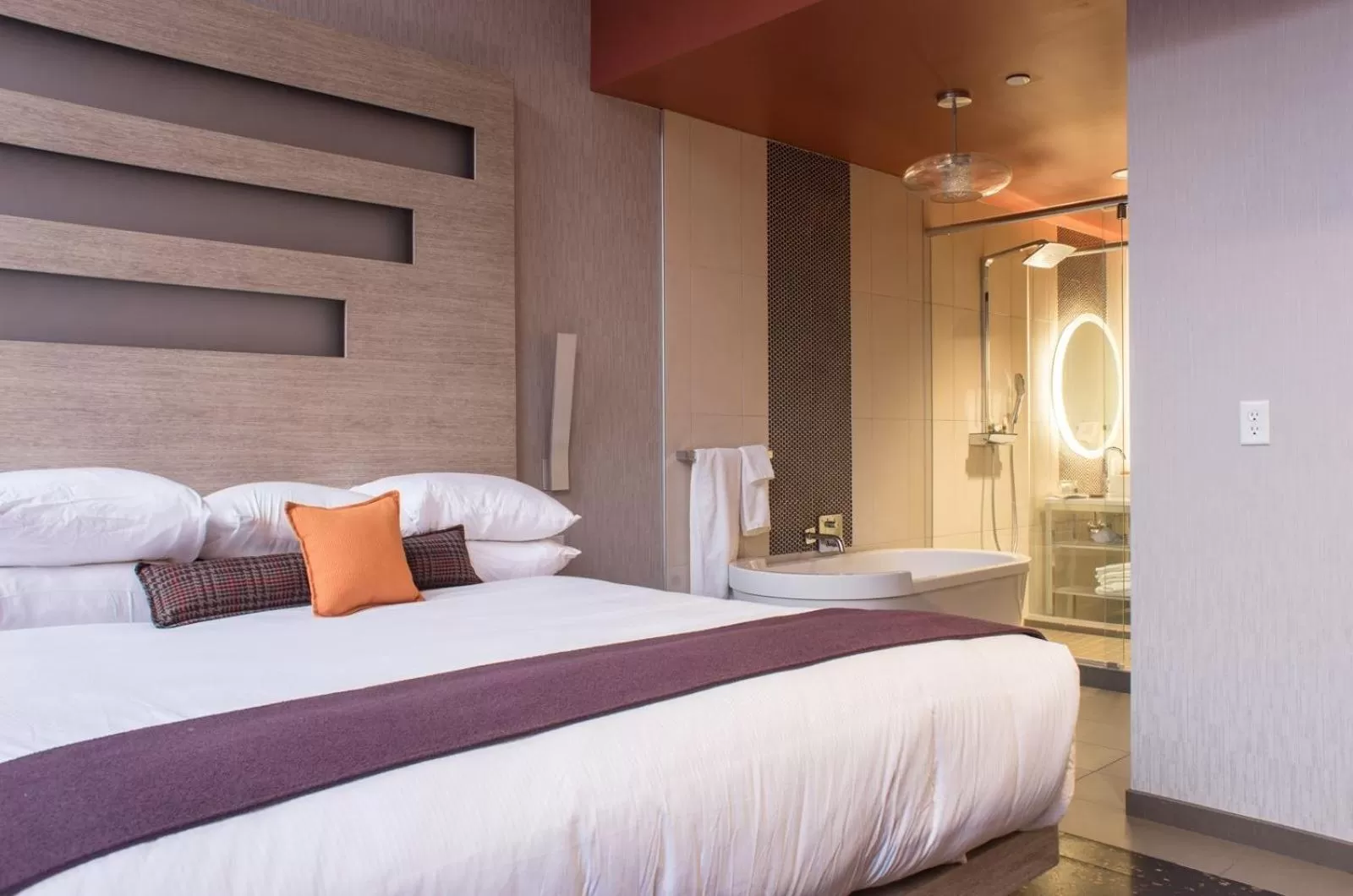 Bed in CityFlatsHotel - Grand Rapids, an Ascend Collection Hotel