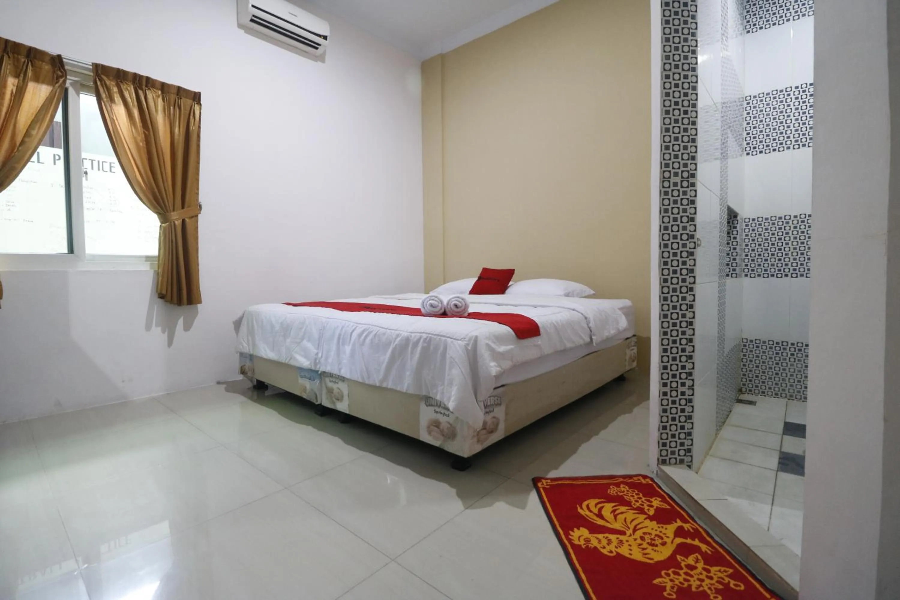 Bedroom, Bed in RedDoorz @ Jalan Krakatau Medan