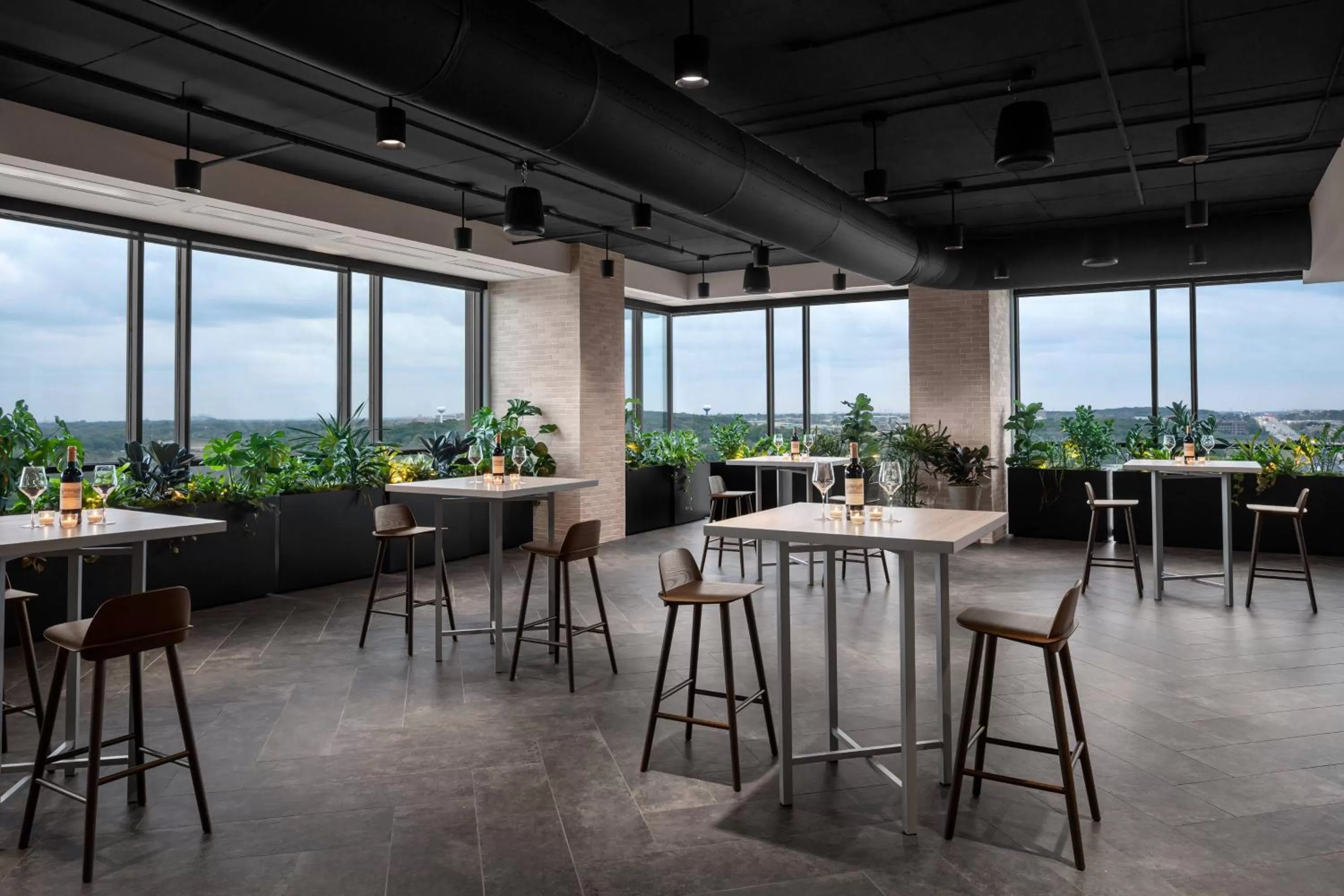 Lobby or reception in Renaissance Milwaukee West Hotel