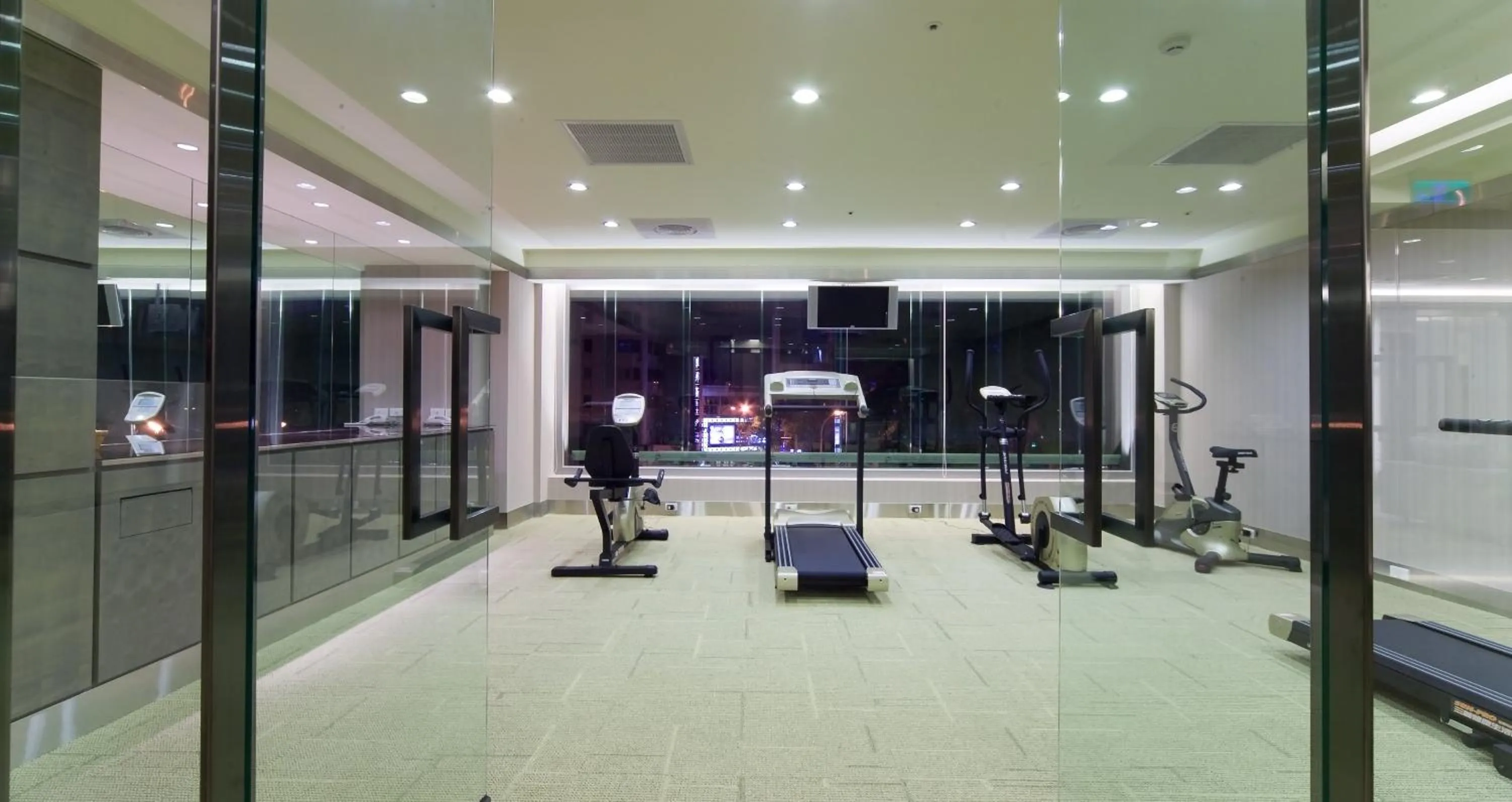 Fitness centre/facilities in Urban Hotel33