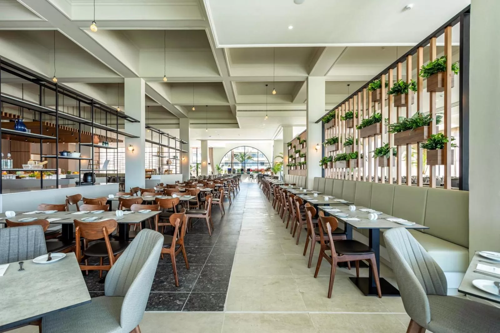 Restaurant/places to eat in Louis Phaethon Beach