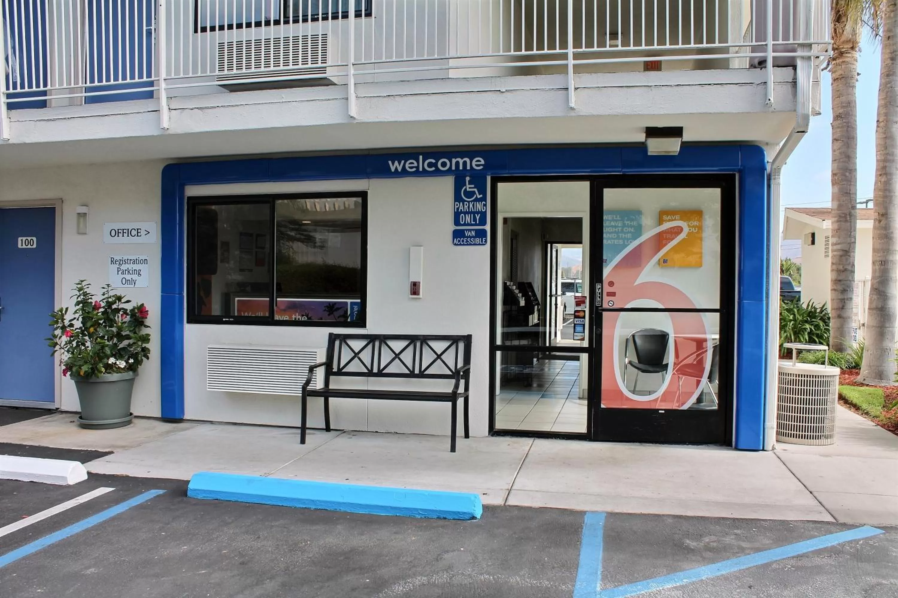 Lobby or reception in Motel 6-San Luis Obispo, CA - North