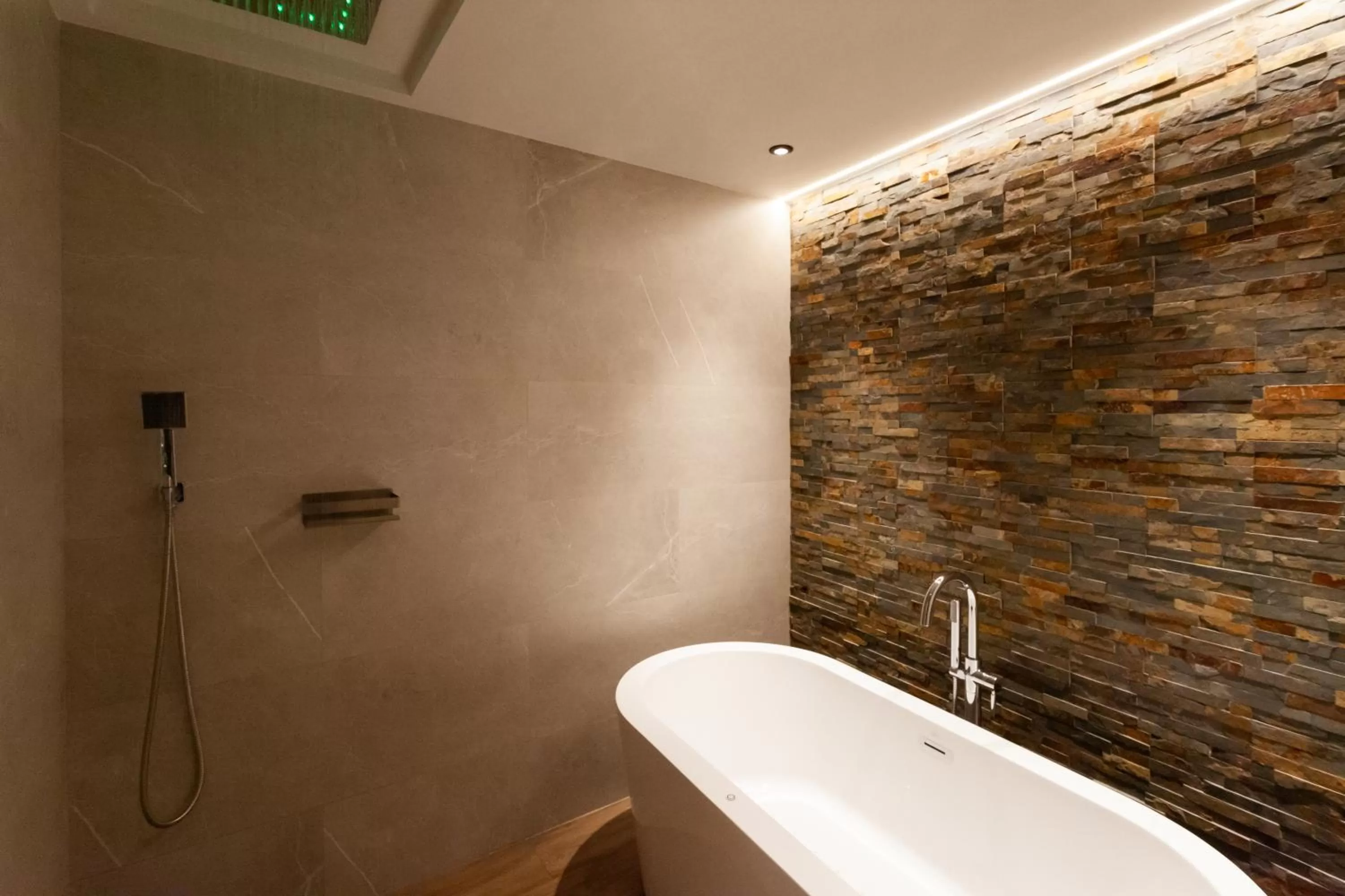 Hot Tub in Welldone Sierpes Boutique