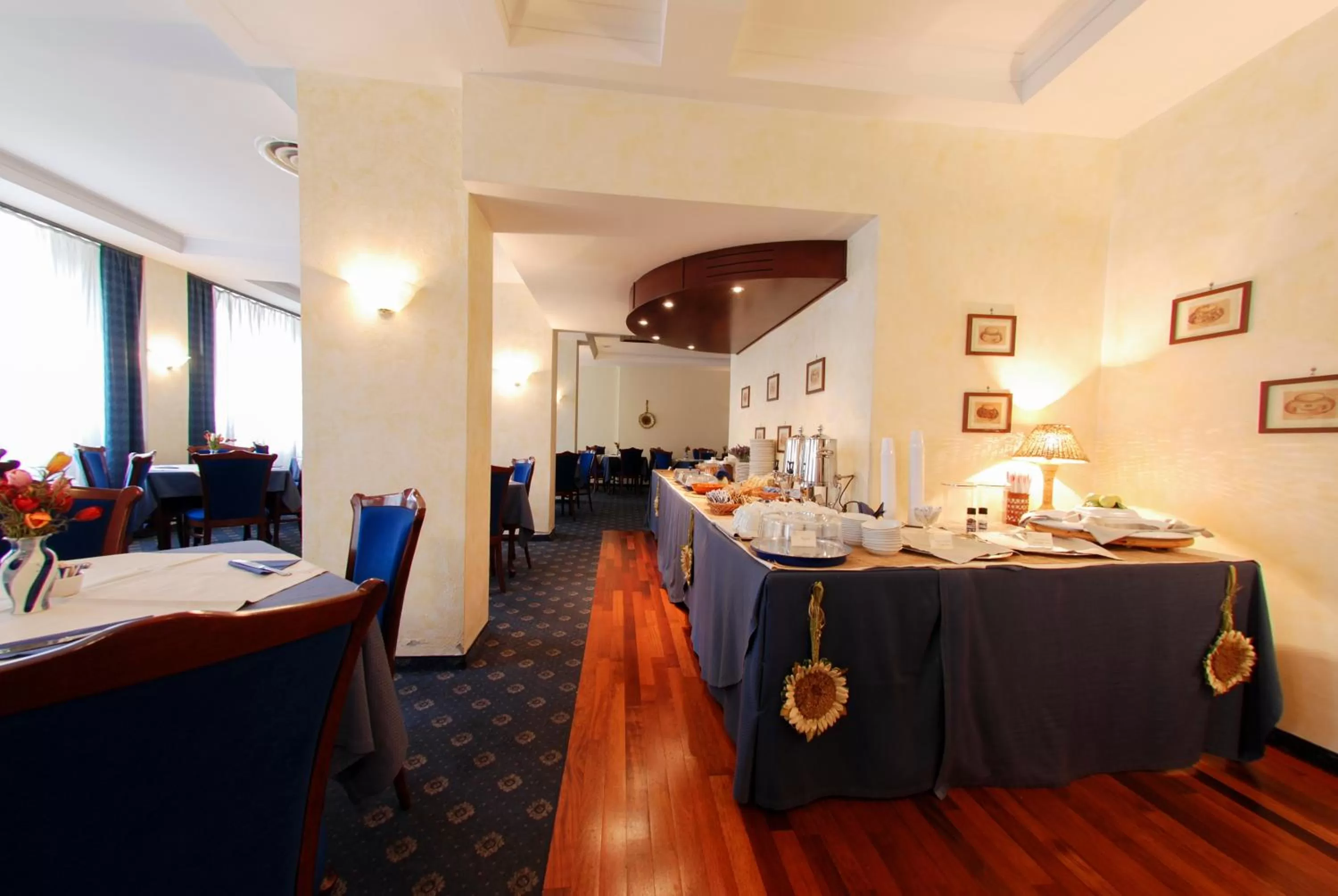 Restaurant/places to eat in Hotel Mediterraneo