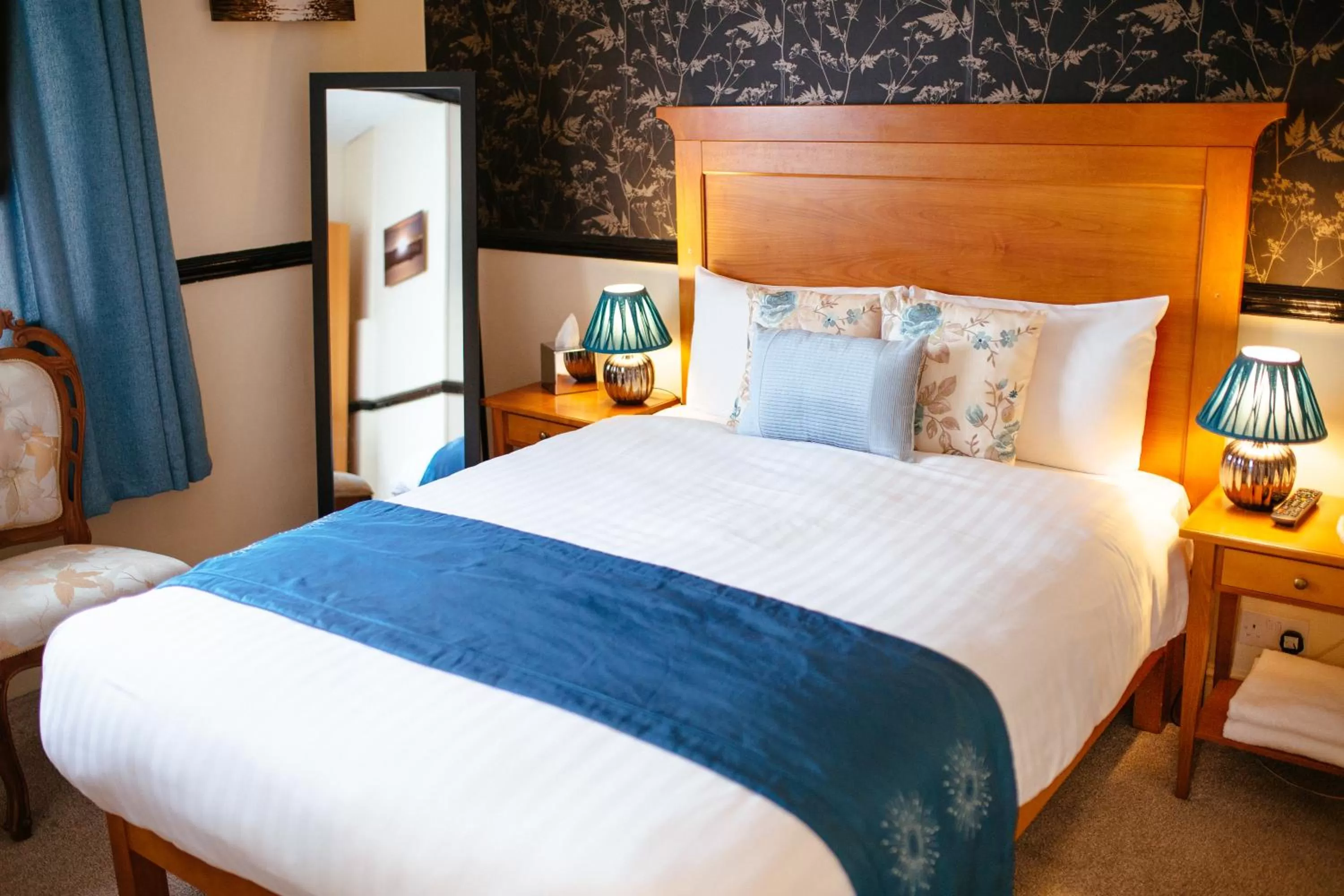 Bedroom, Bed in Pymgate Lodge Hotel Manchester Airport