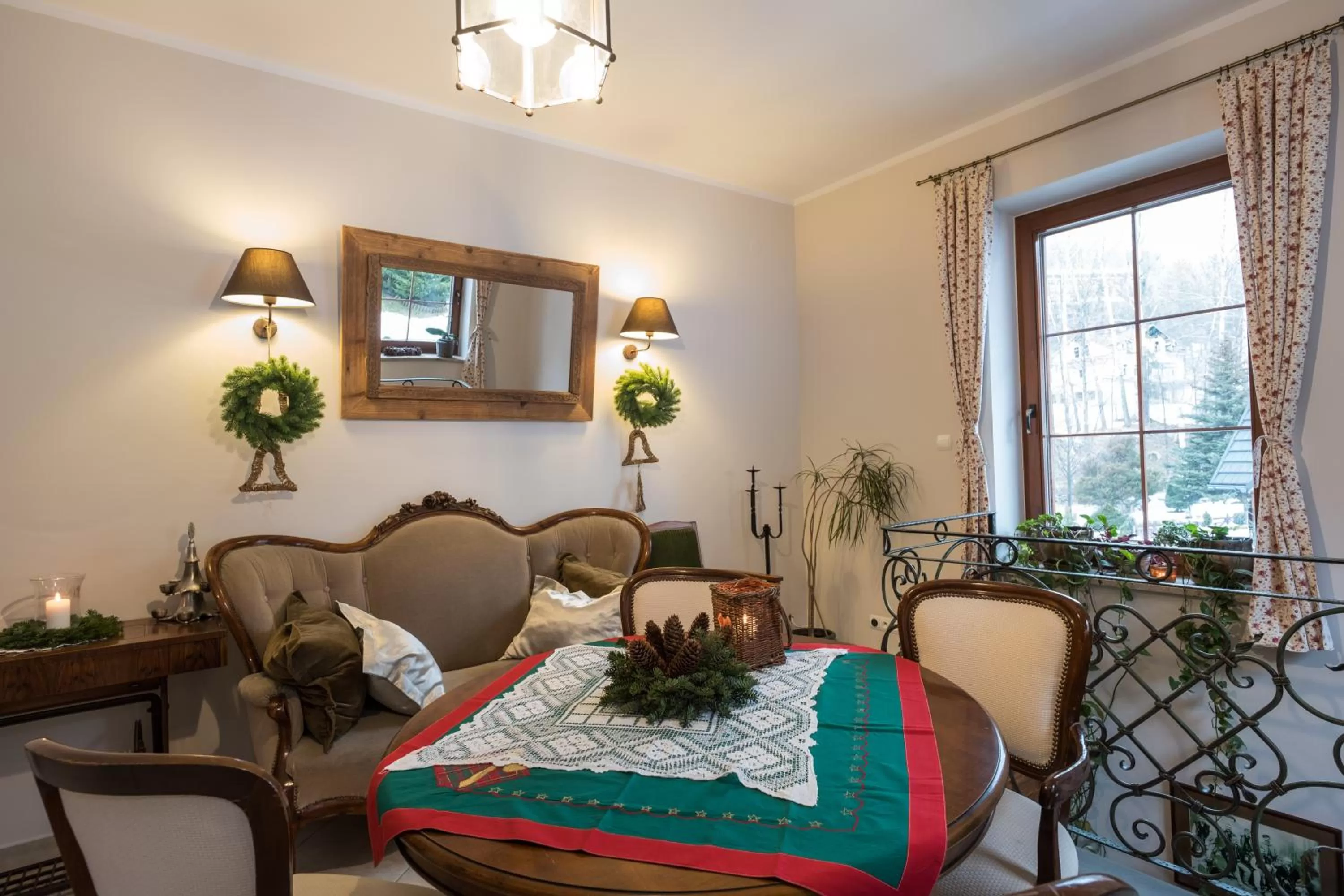 Communal lounge/ TV room in Willa Pokusa