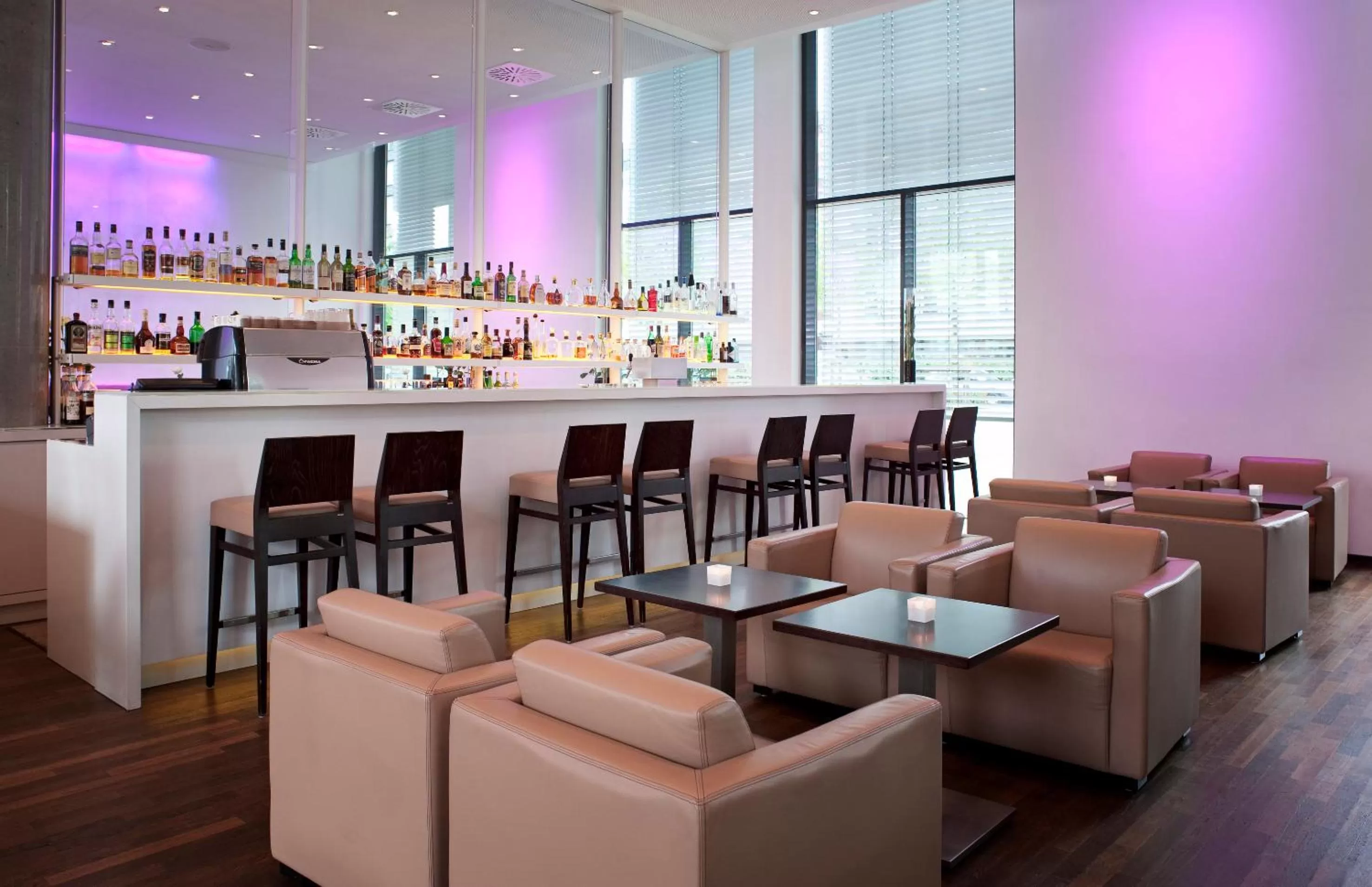 Lounge or bar in INNSiDE by Meliá Düsseldorf Derendorf