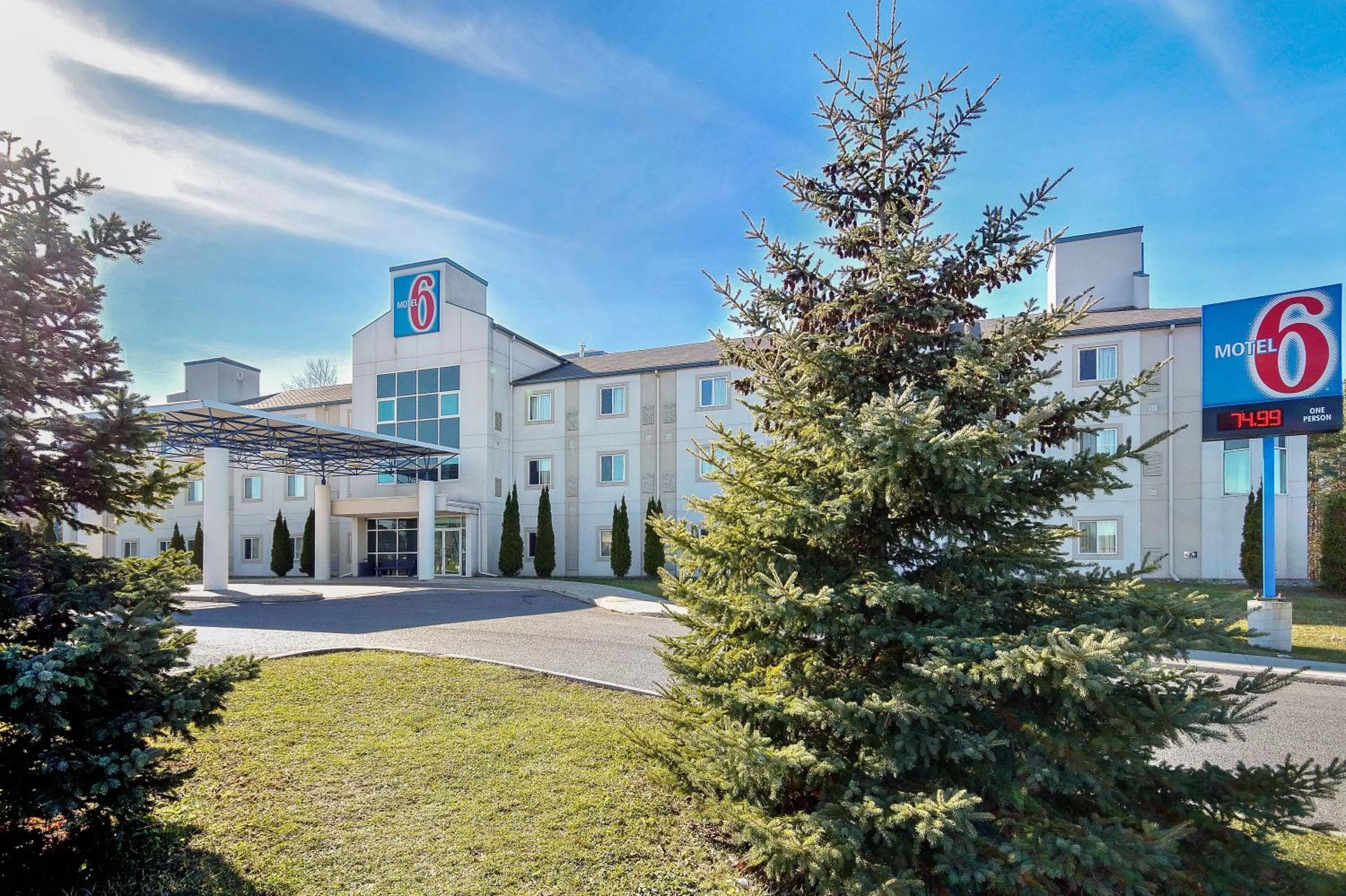 Facade/entrance in Motel 6-Peterborough, ON