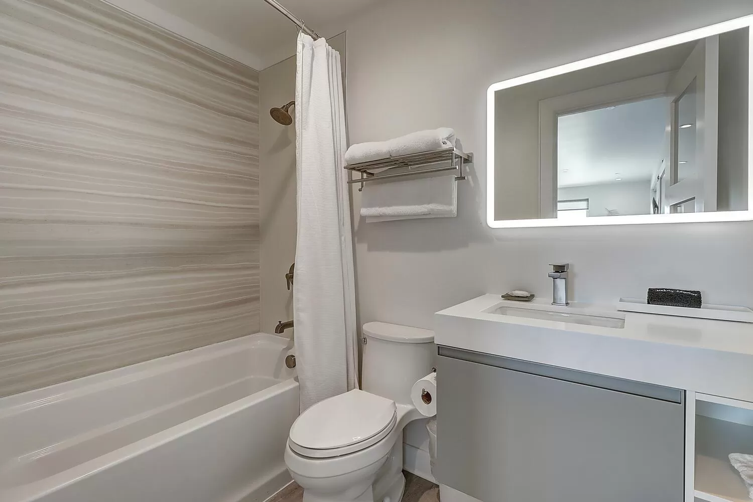 Bathroom in Lively Beach