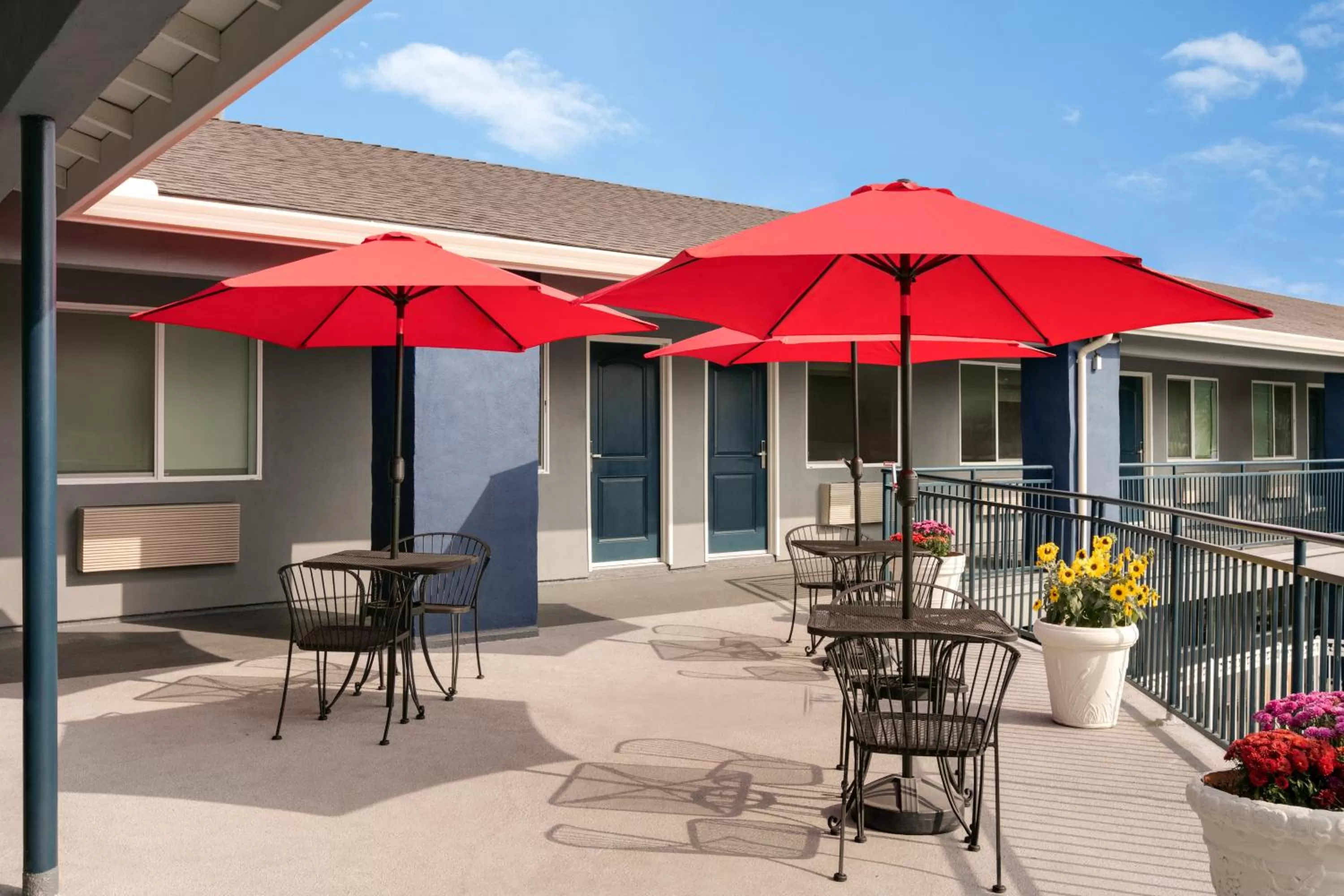 Patio in Torch Lite Inn at the Beach Boardwalk