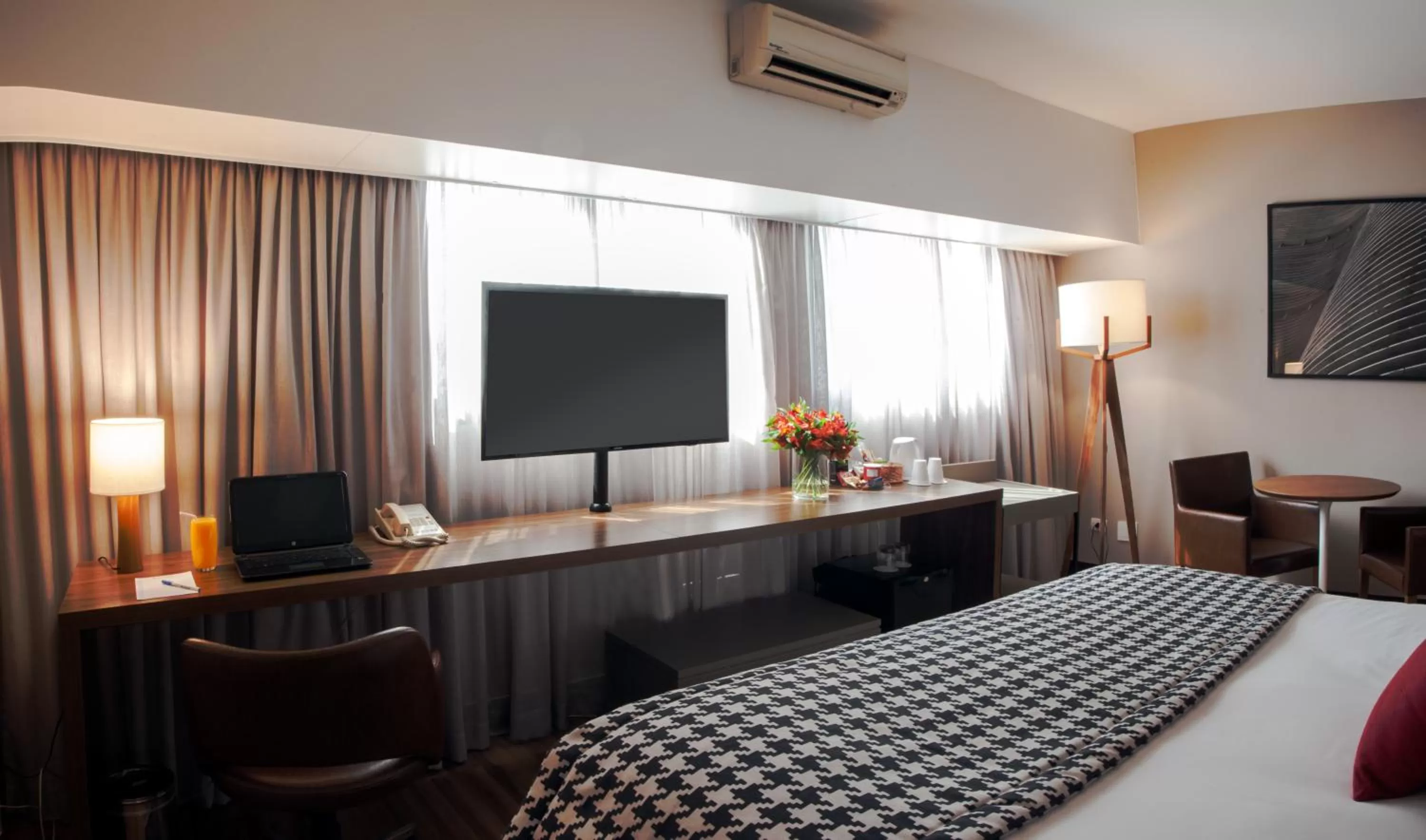 TV and multimedia, Bed in Wyndham São Paulo Berrini