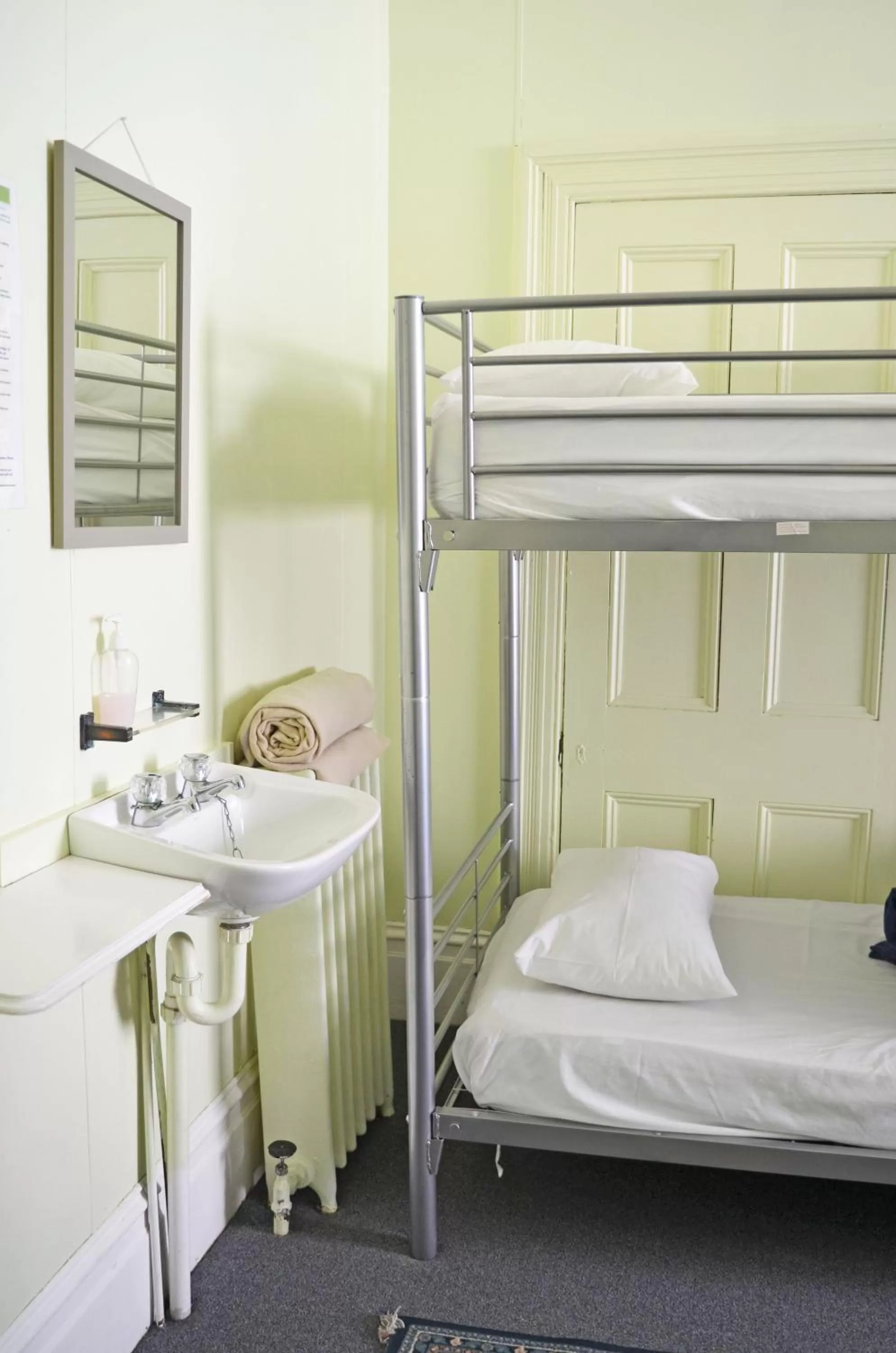 Bedroom, Bed in Braemar House B&B and YHA Hostel