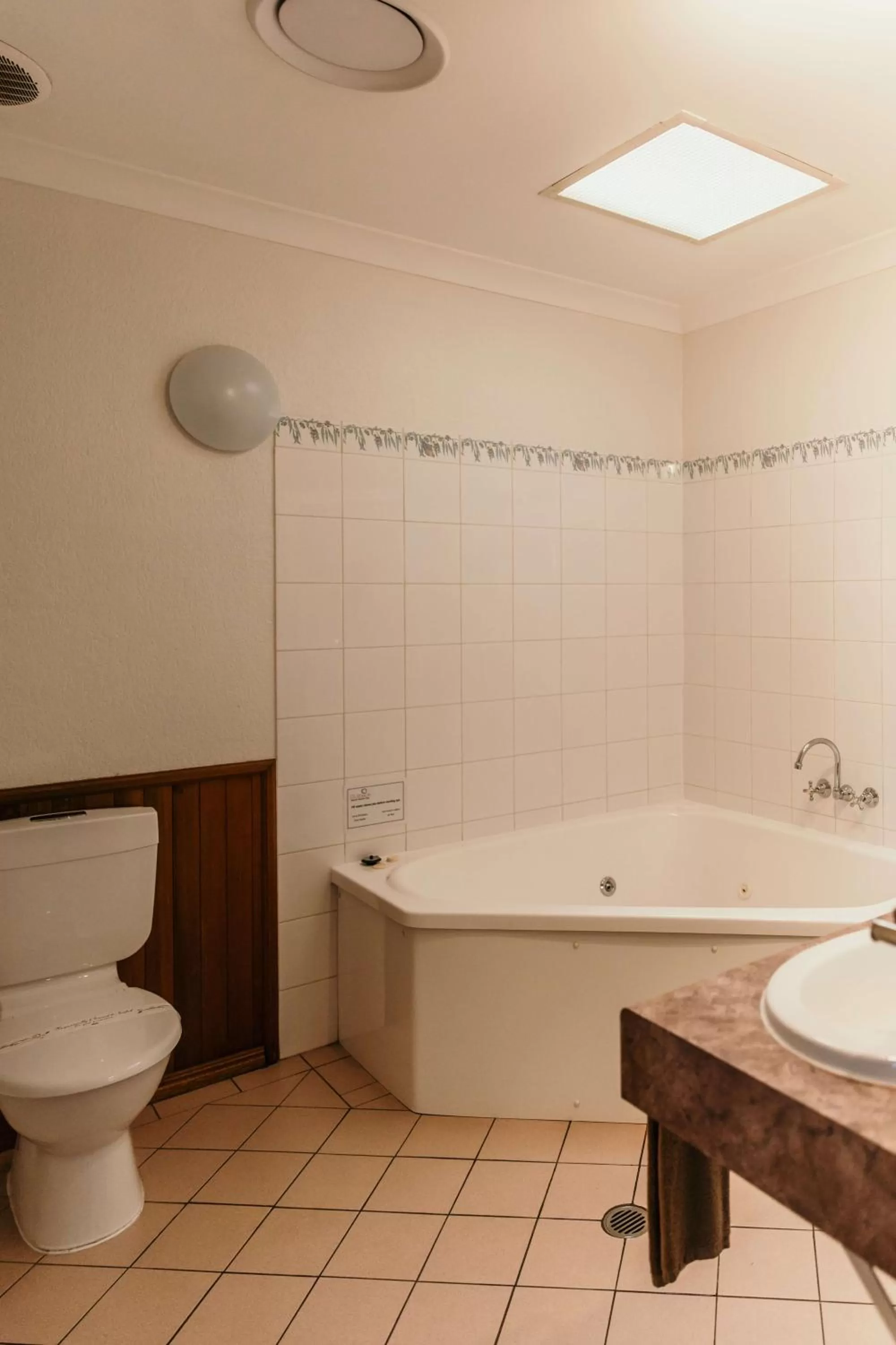 Bathroom in Outback Motel Mt Isa