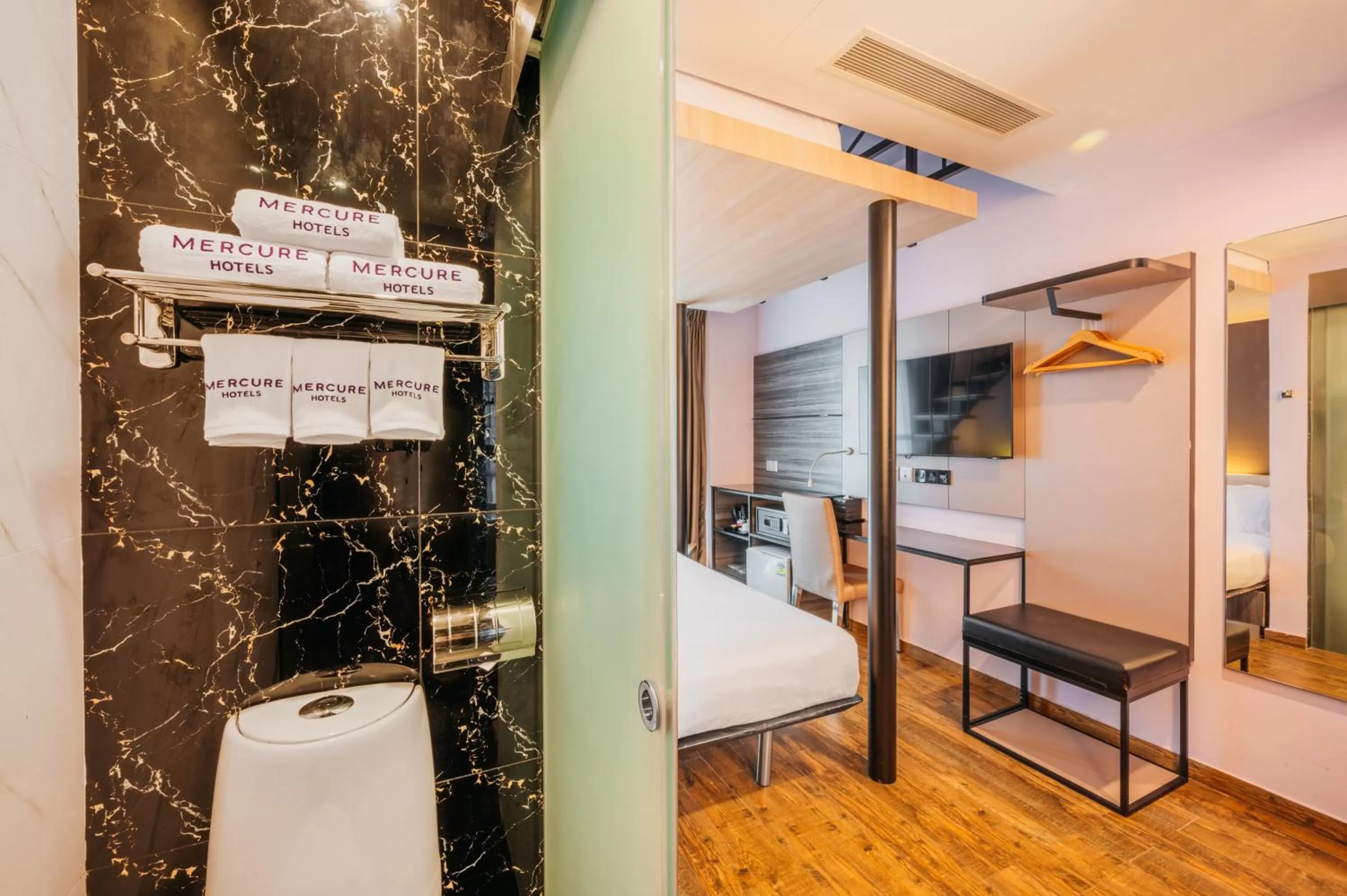 Bathroom in Mercure Singapore Tyrwhitt