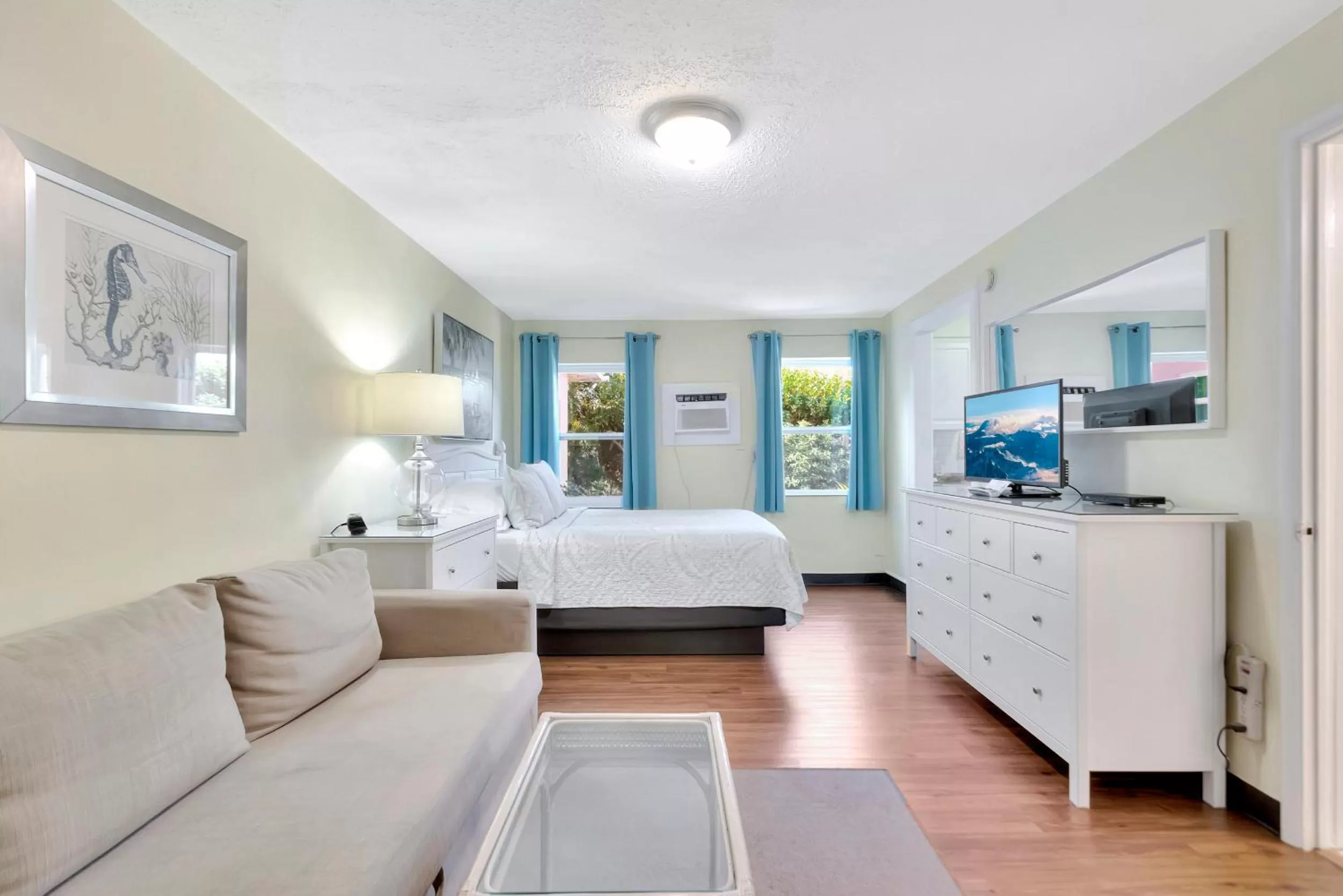 Bedroom, Seating Area in Seahorse Guesthouse