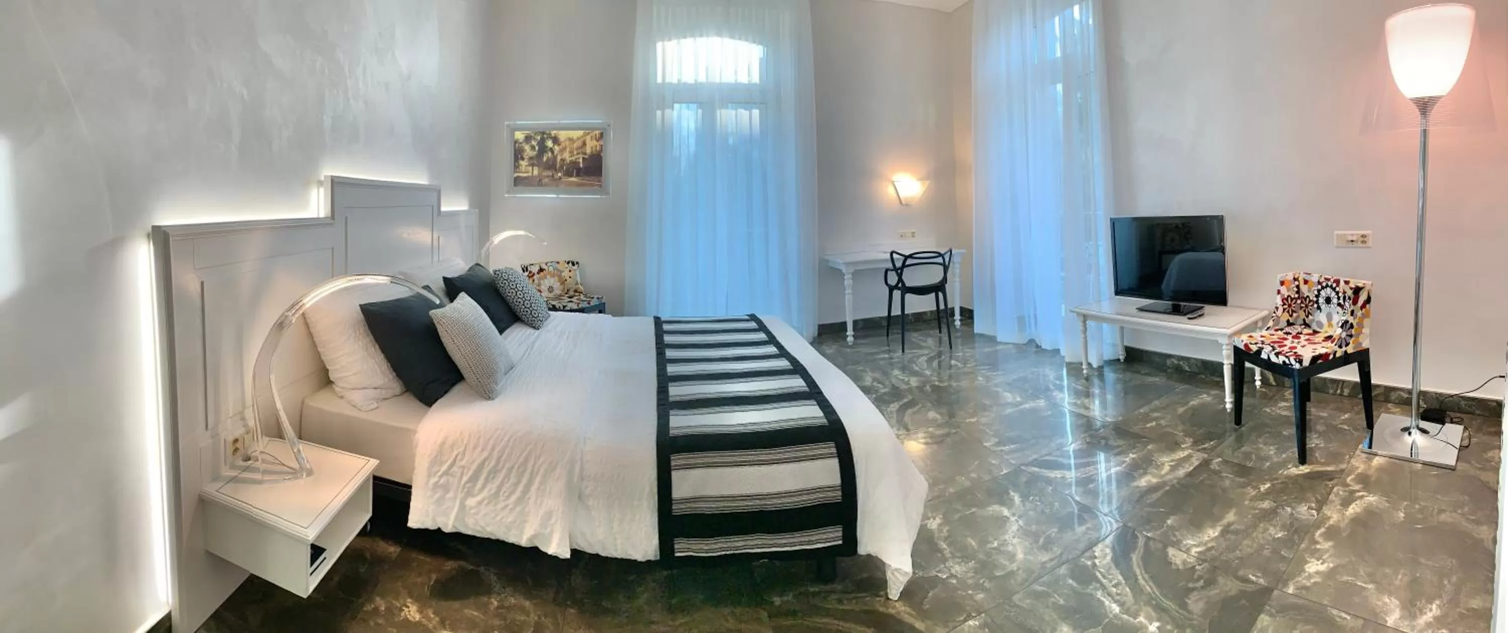 Bed in Continental Parkhotel