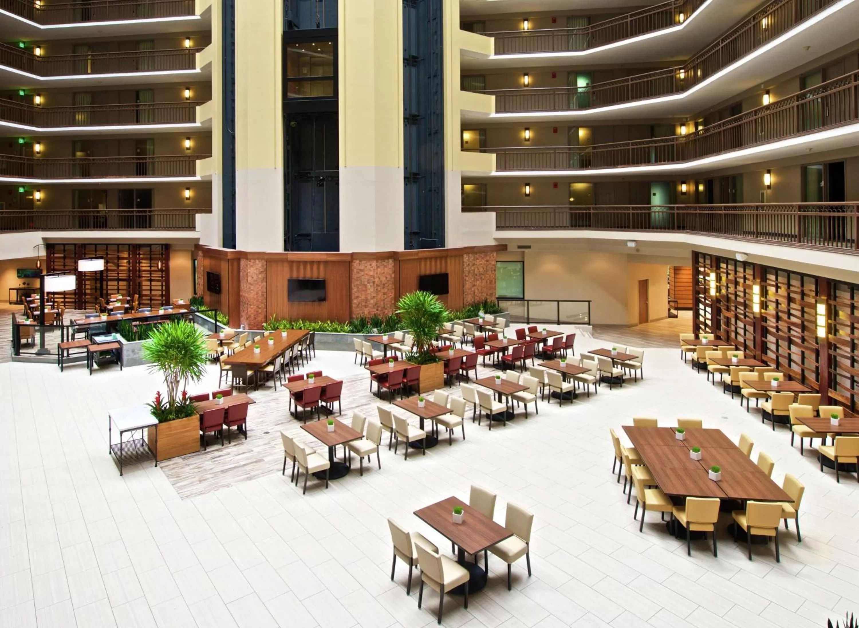 Lobby or reception in Embassy Suites by Hilton Portland Tigard