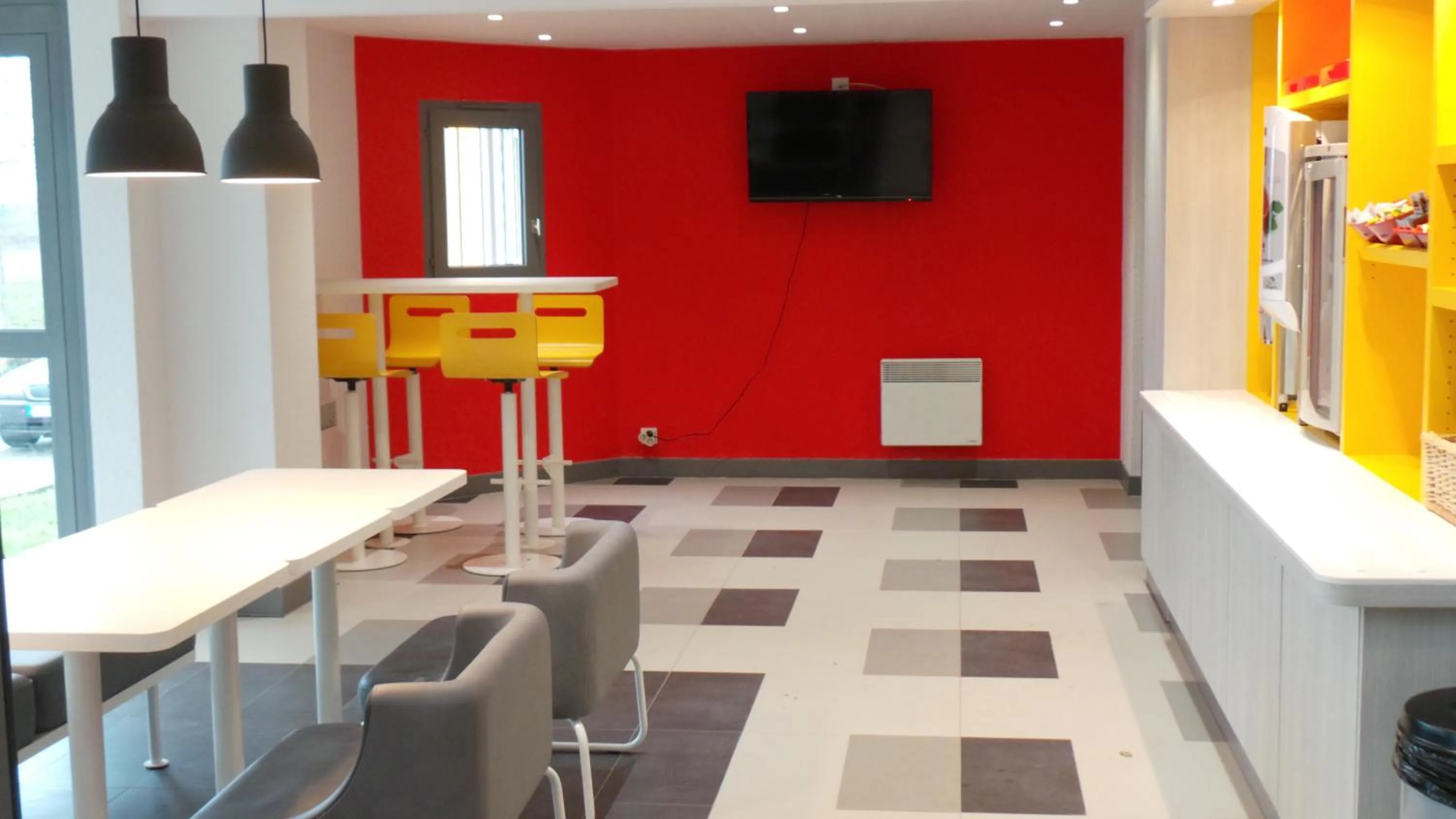 Restaurant/places to eat in Première Classe Amiens