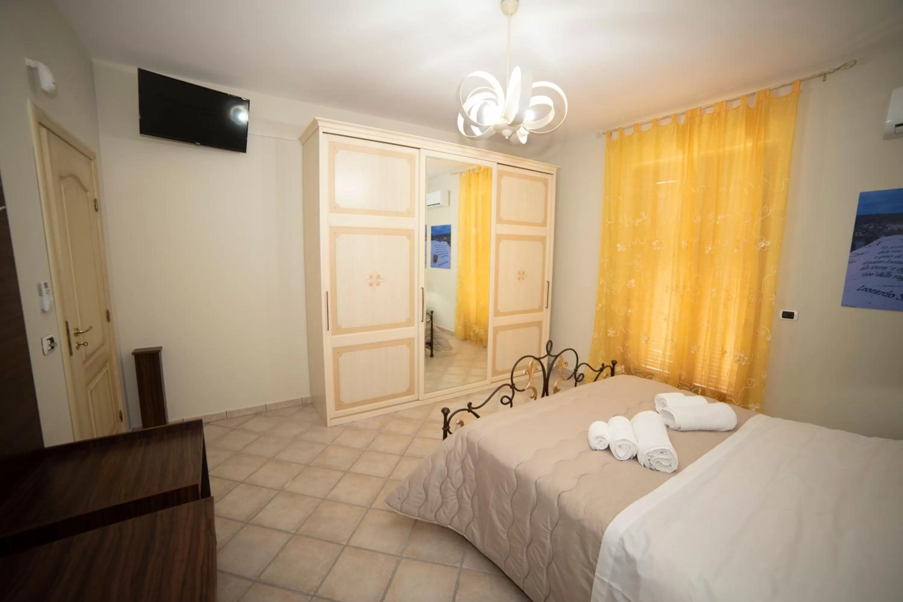 Photo of the whole room, Bed in B&B La Terrazza Degli Scrittori