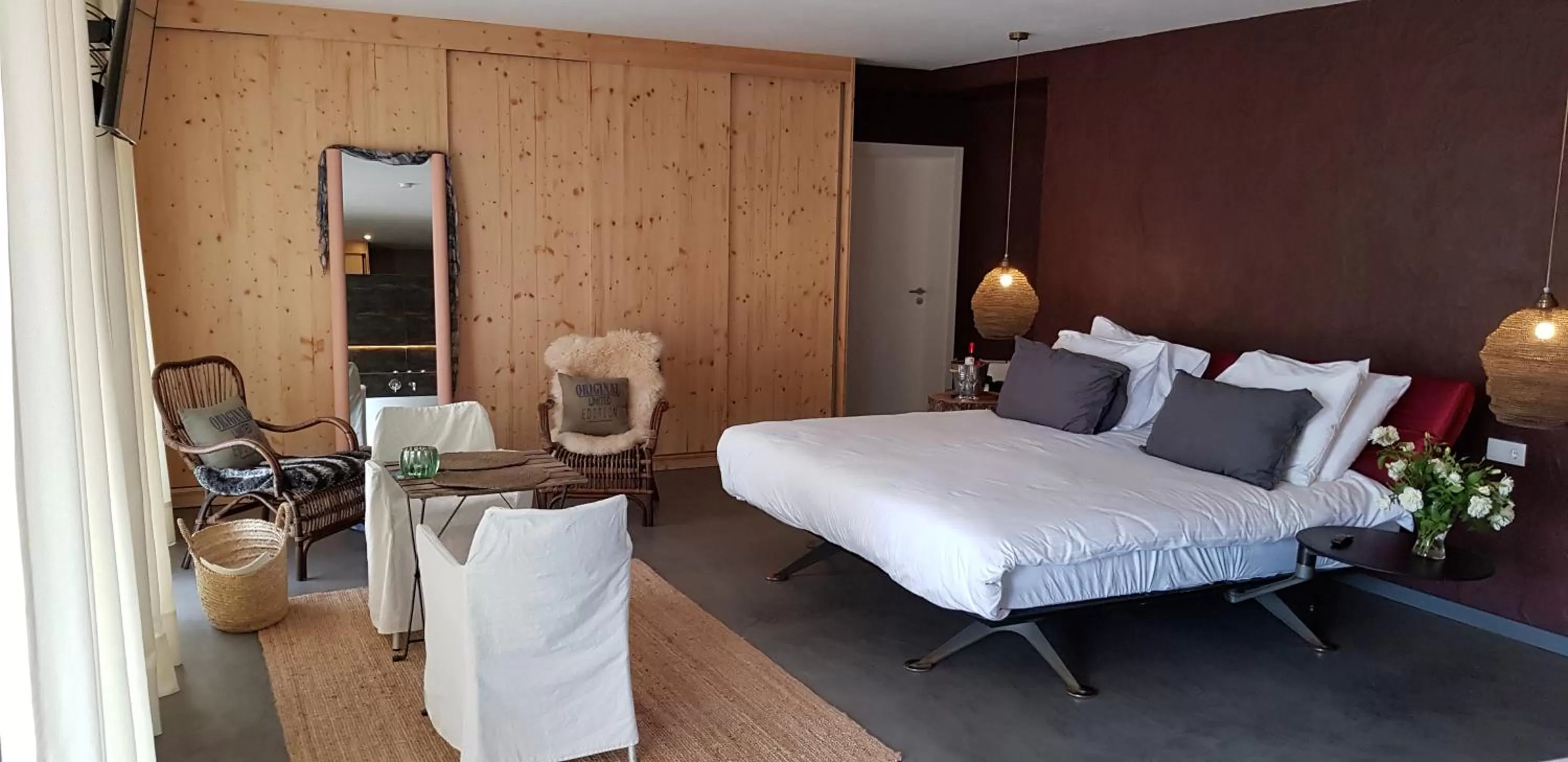 Bed in Trendy and Luxe B&B and Garden Suite