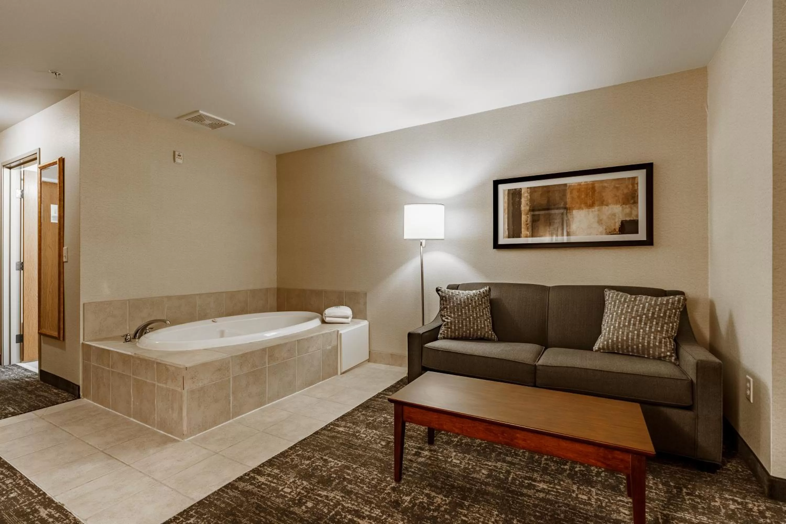 Seating area, Bed in Cobblestone Suites - Ripon
