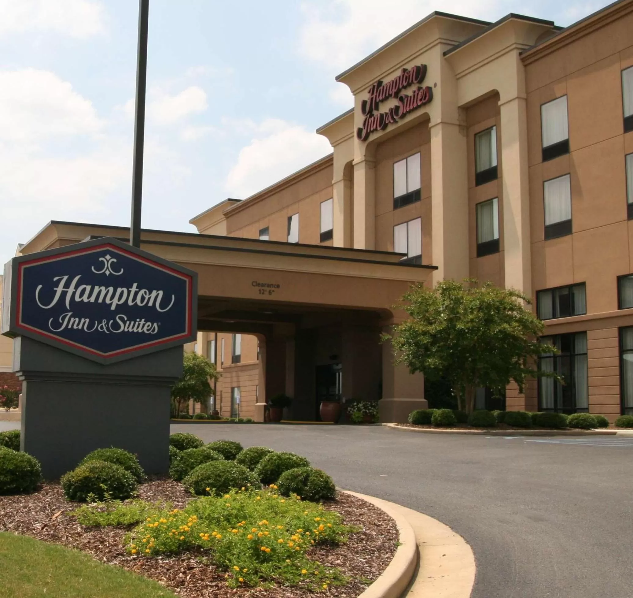 Property building in Hampton Inn & Suites Oxford-Anniston