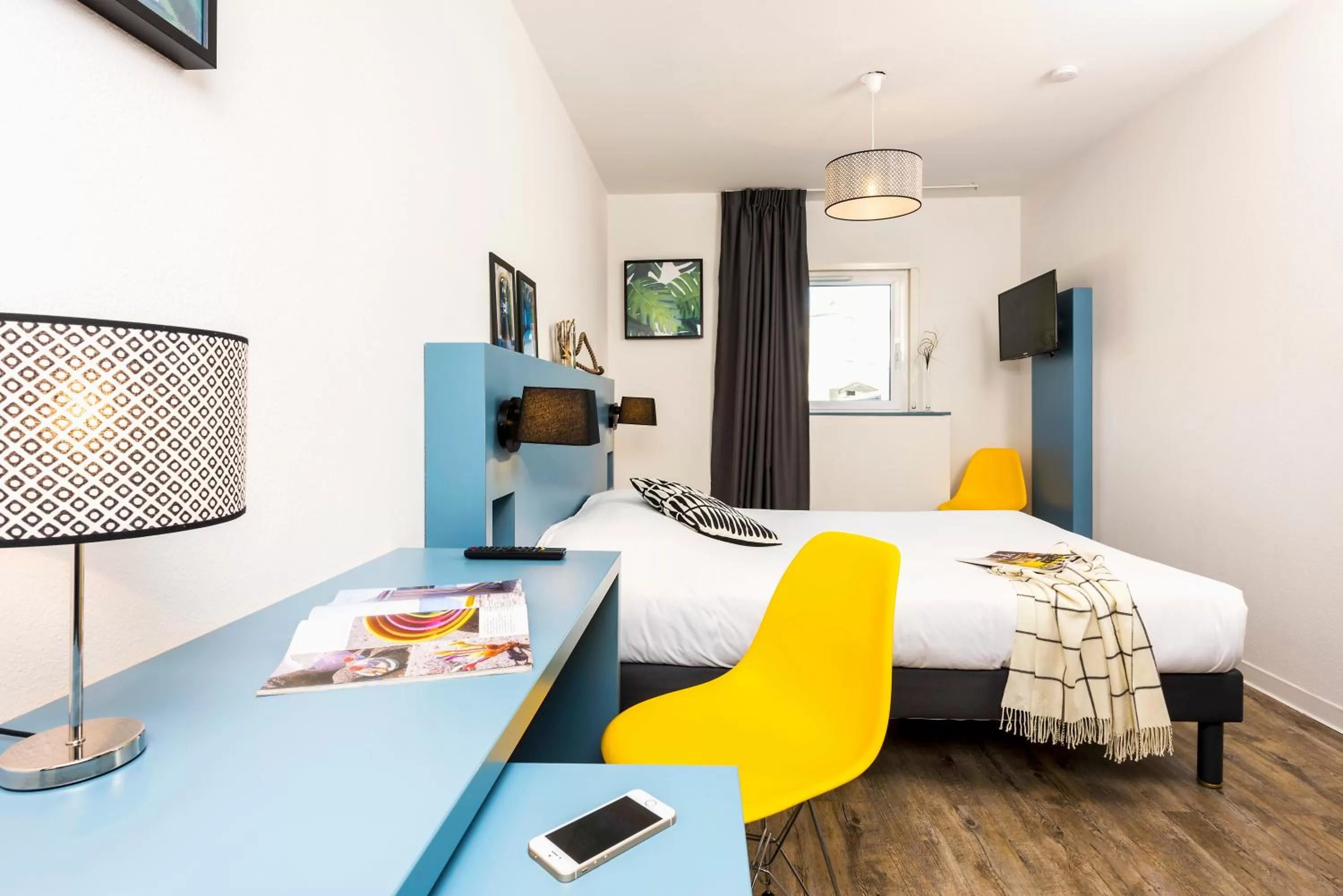 TV and multimedia, Bed in Ténéo Apparthotel Bordeaux - Gare Saint Jean