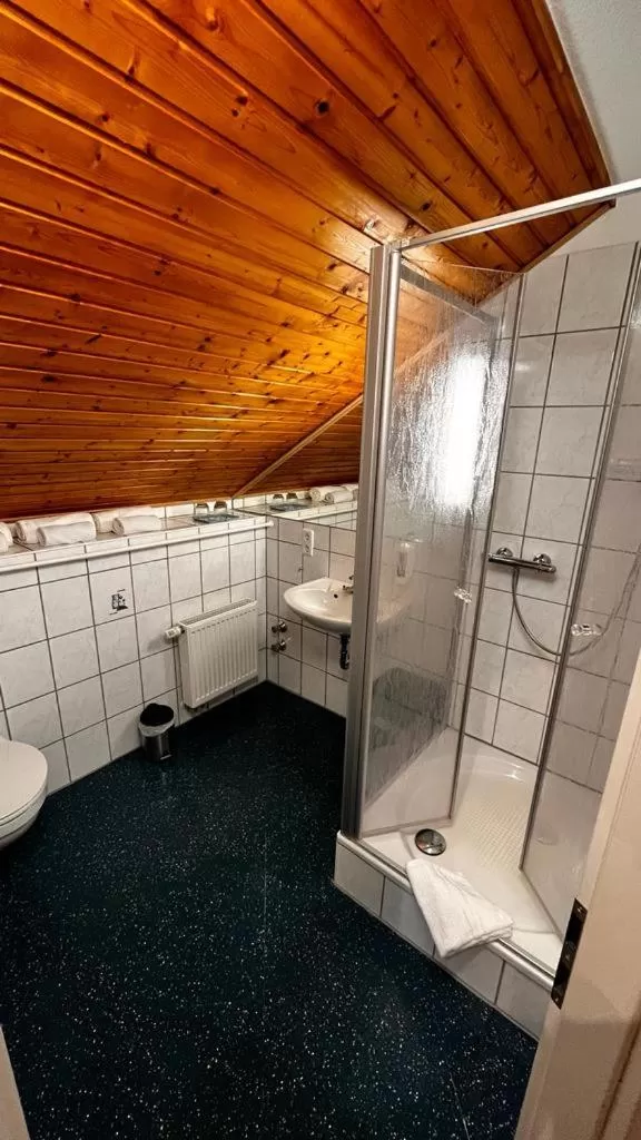 Shower, Bathroom in Casa Milix - Bed & Breakfast