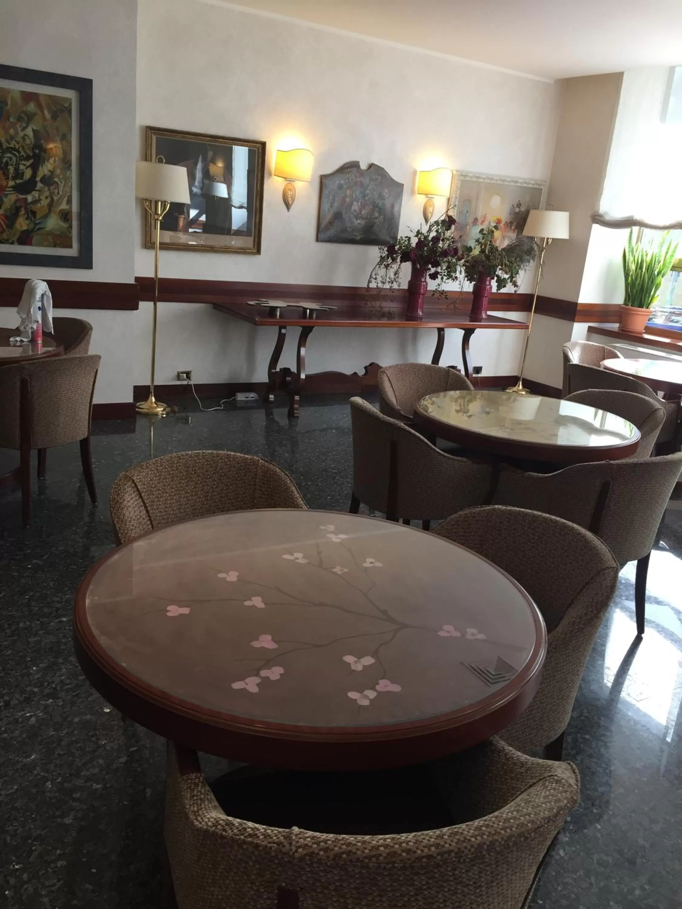 Communal lounge/ TV room in Hotel Bristol