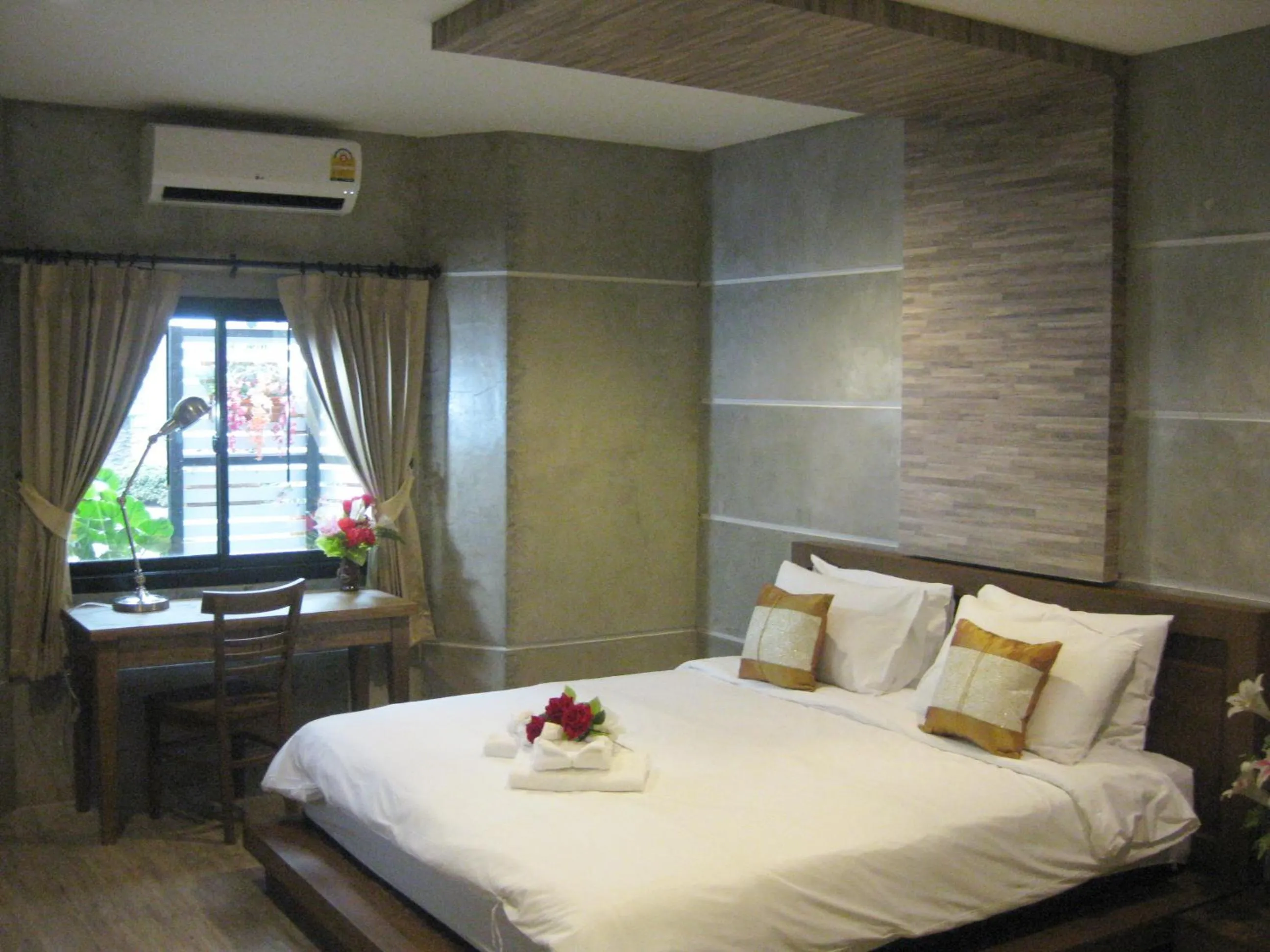Superior Double Room with Garden View in Komol Residence