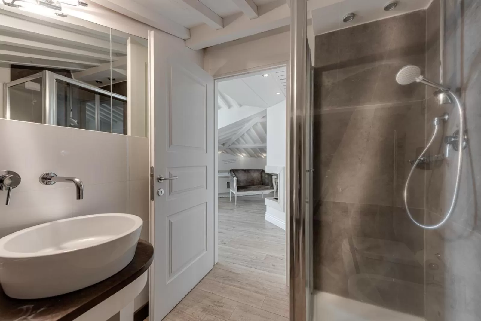Bathroom in VILLA LIBERTY Boutique Hotel - Borgo Capitano Collection