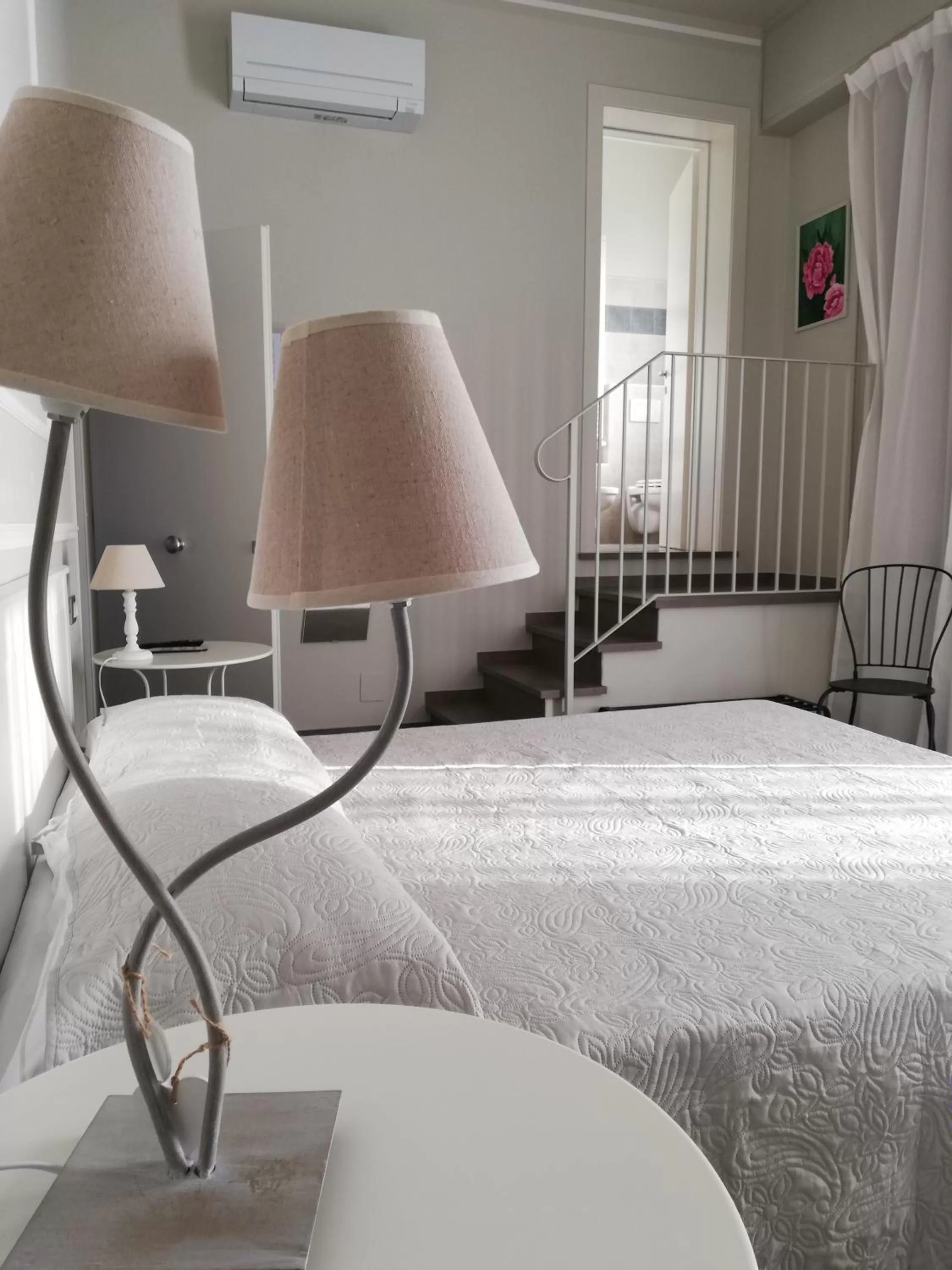 Bed in LA DAMA ROOM&BREAKFAST